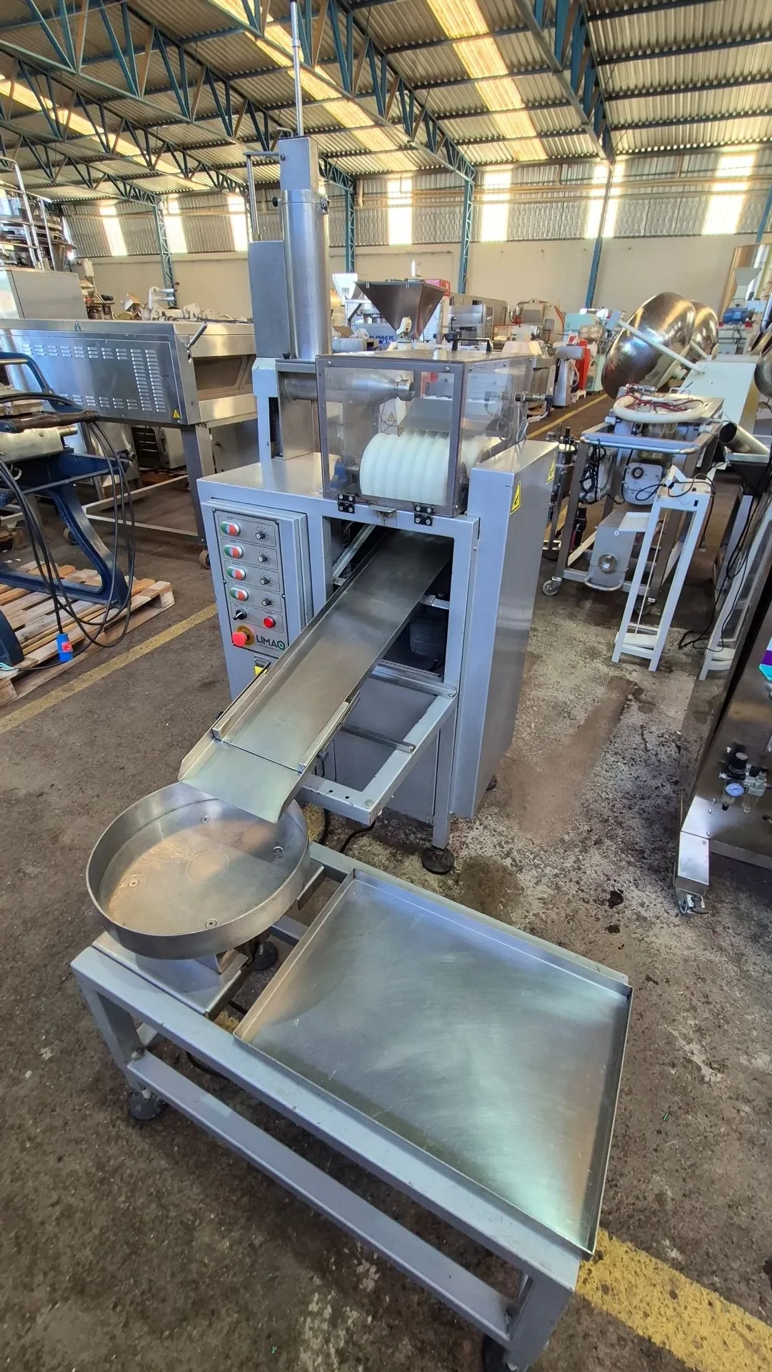 boleadora-modeladora-de-massas-e-doces-macicos-marca-limaq