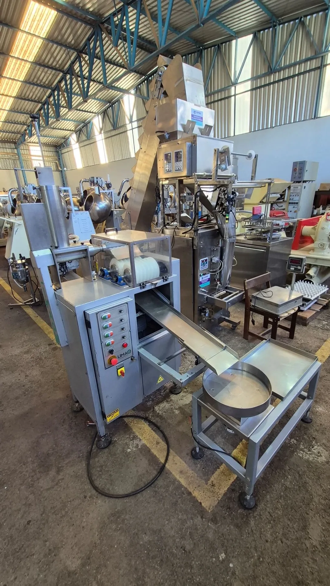 boleadora-modeladora-de-massas-e-doces-macicos-marca-limaq