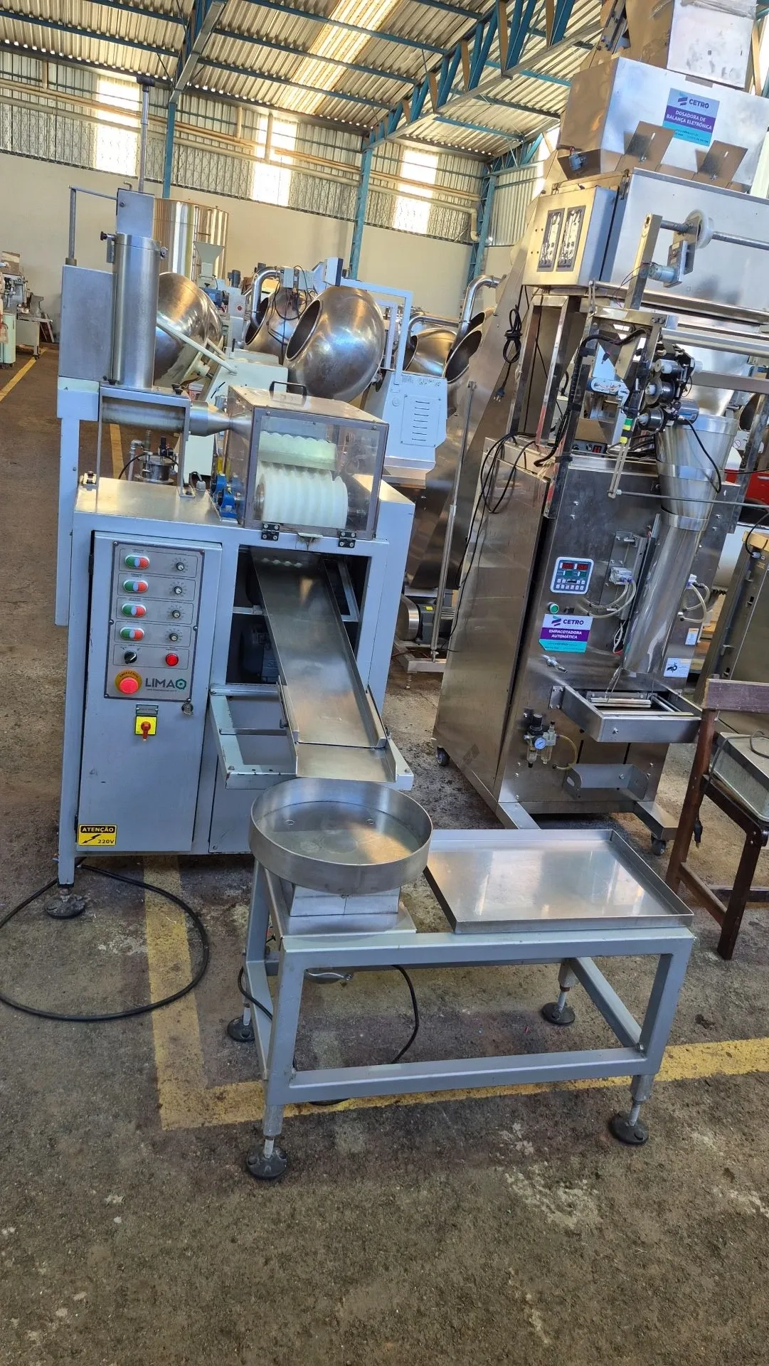 boleadora-modeladora-de-massas-e-doces-macicos-marca-limaq