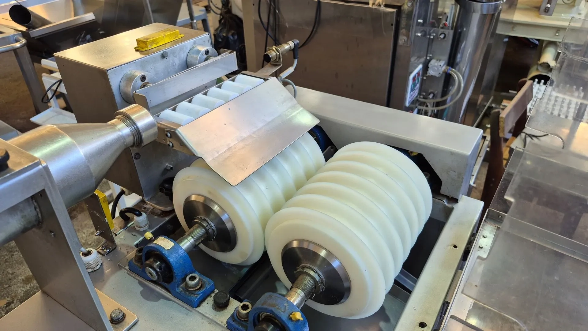 boleadora-modeladora-de-massas-e-doces-macicos-marca-limaq