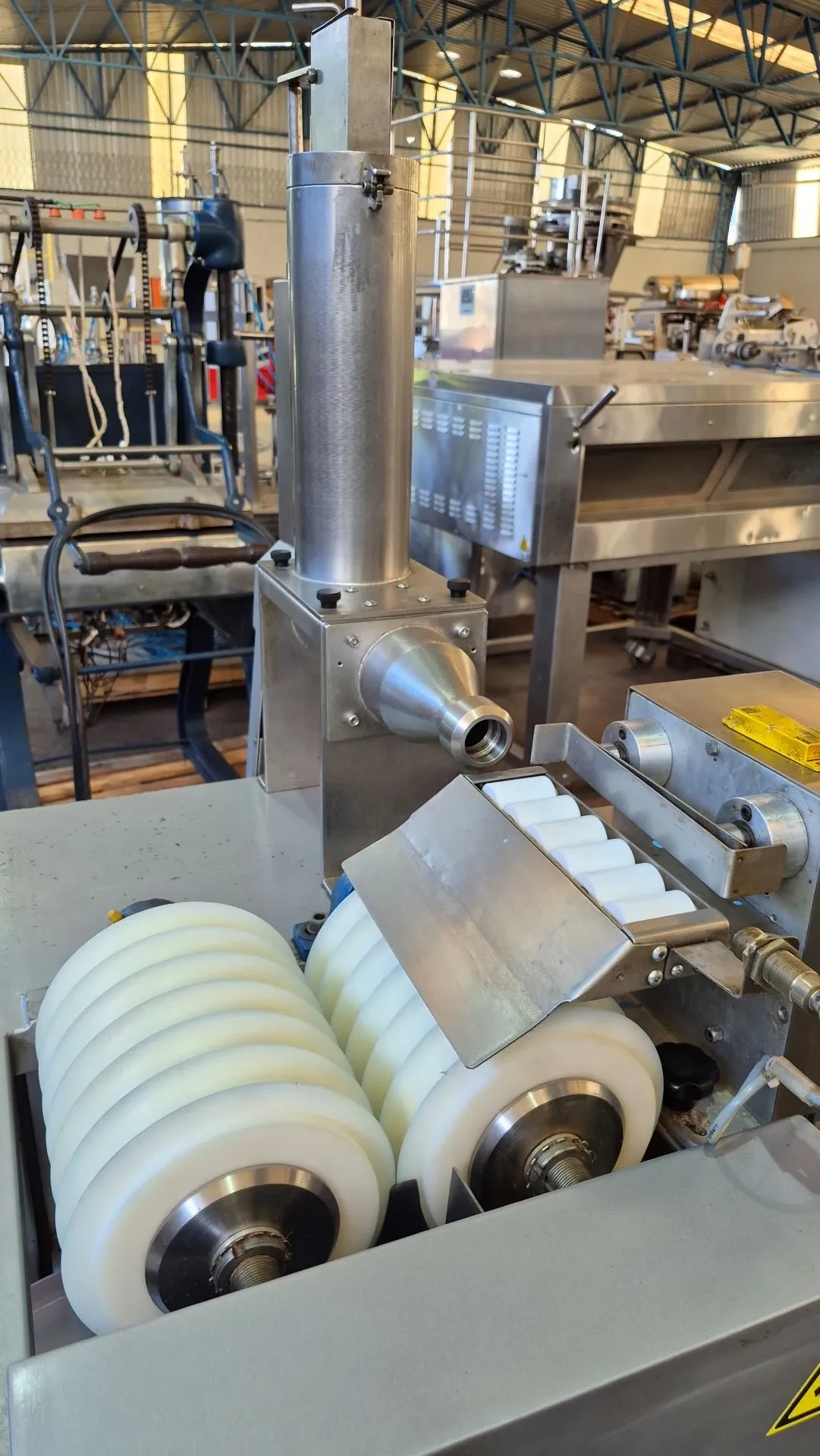 boleadora-modeladora-de-massas-e-doces-macicos-marca-limaq