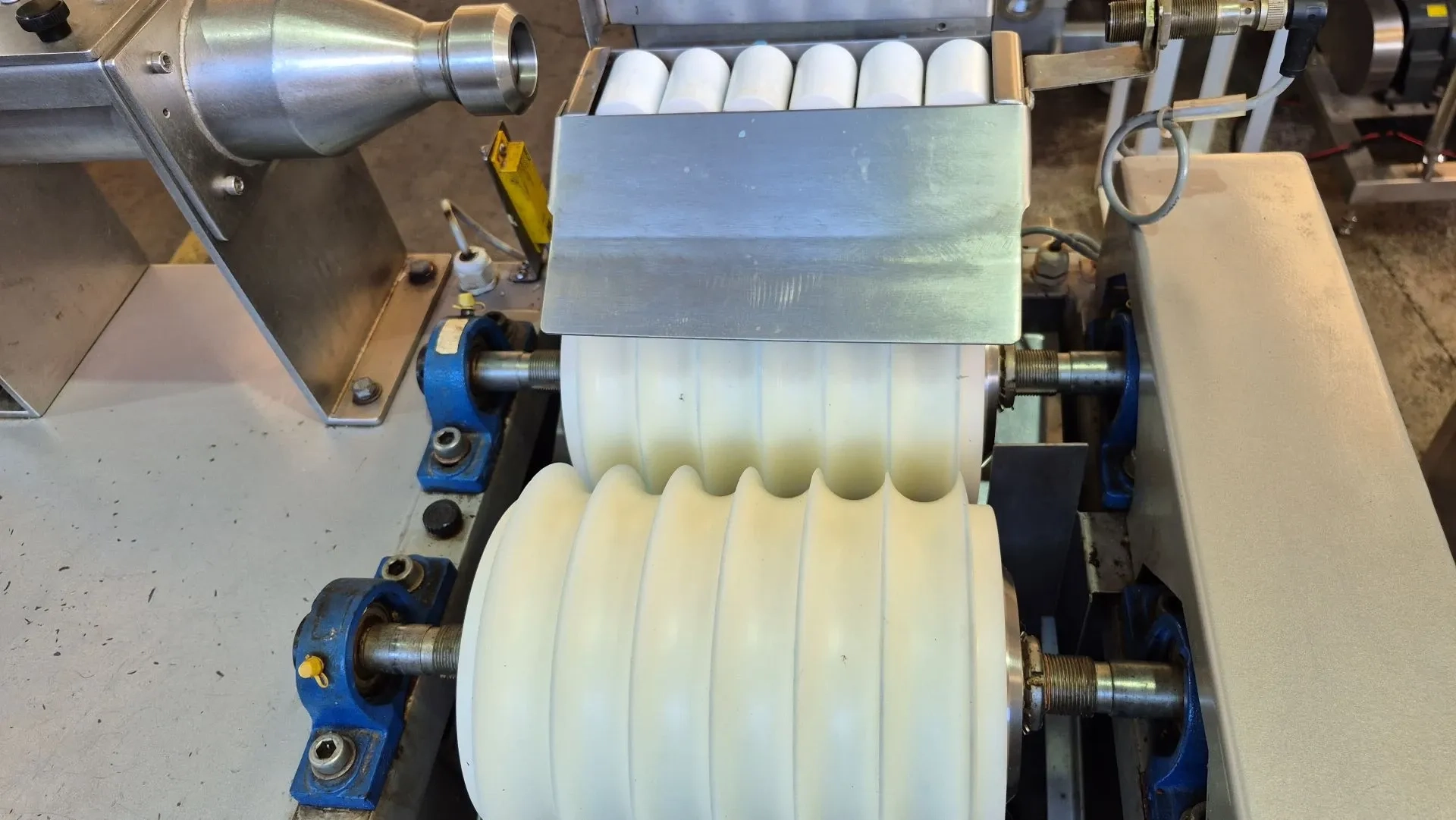 boleadora-modeladora-de-massas-e-doces-macicos-marca-limaq