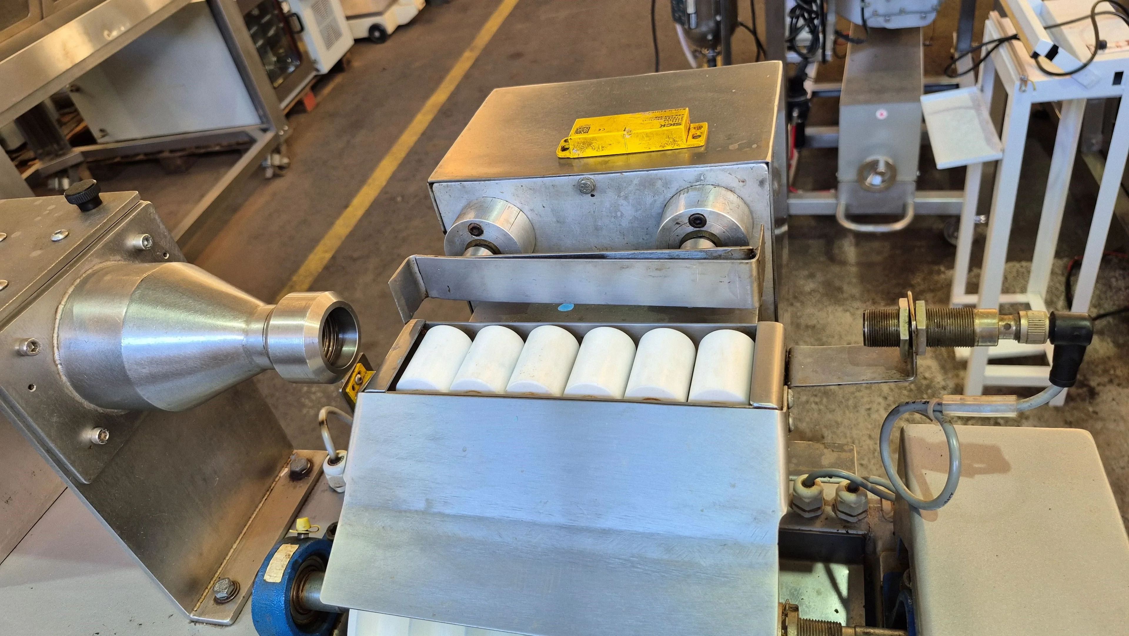 boleadora-modeladora-de-massas-e-doces-macicos-marca-limaq