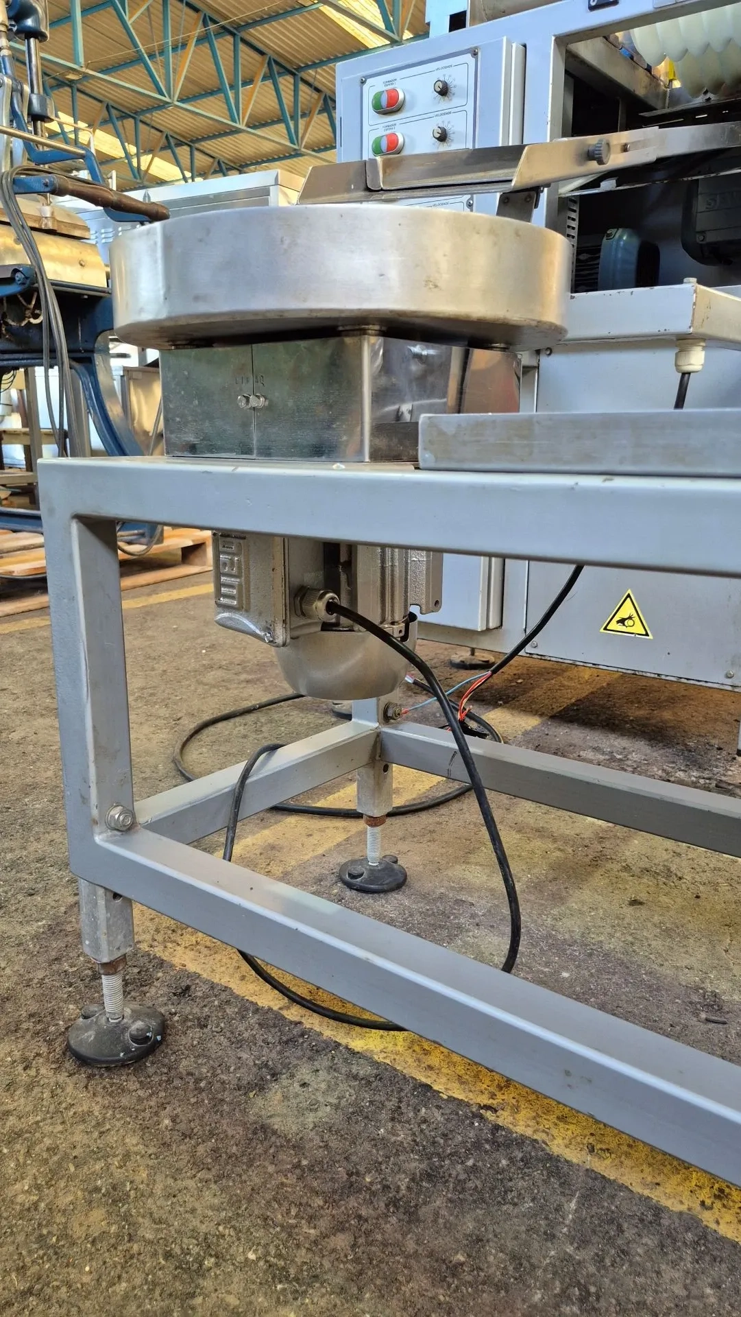 boleadora-modeladora-de-massas-e-doces-macicos-marca-limaq