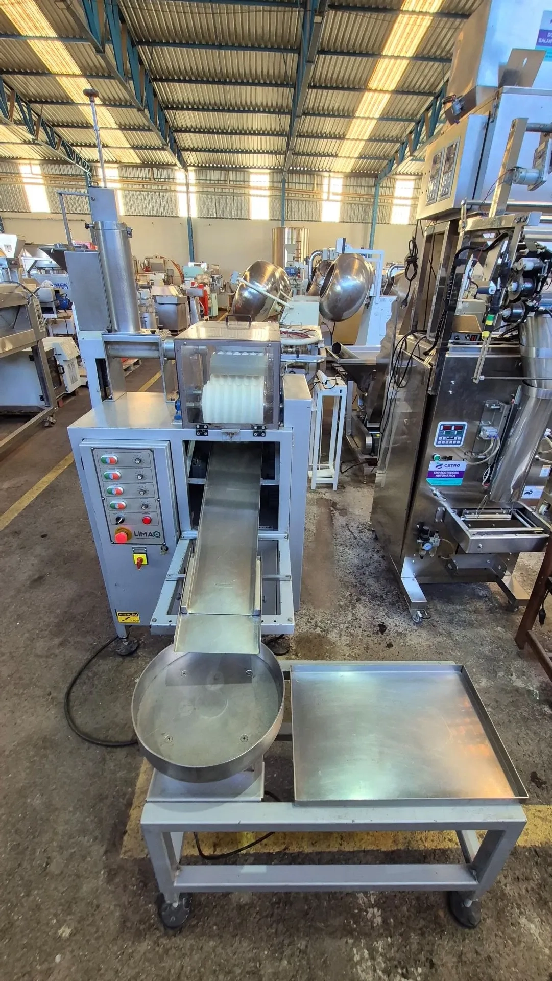 boleadora-modeladora-de-massas-e-doces-macicos-marca-limaq