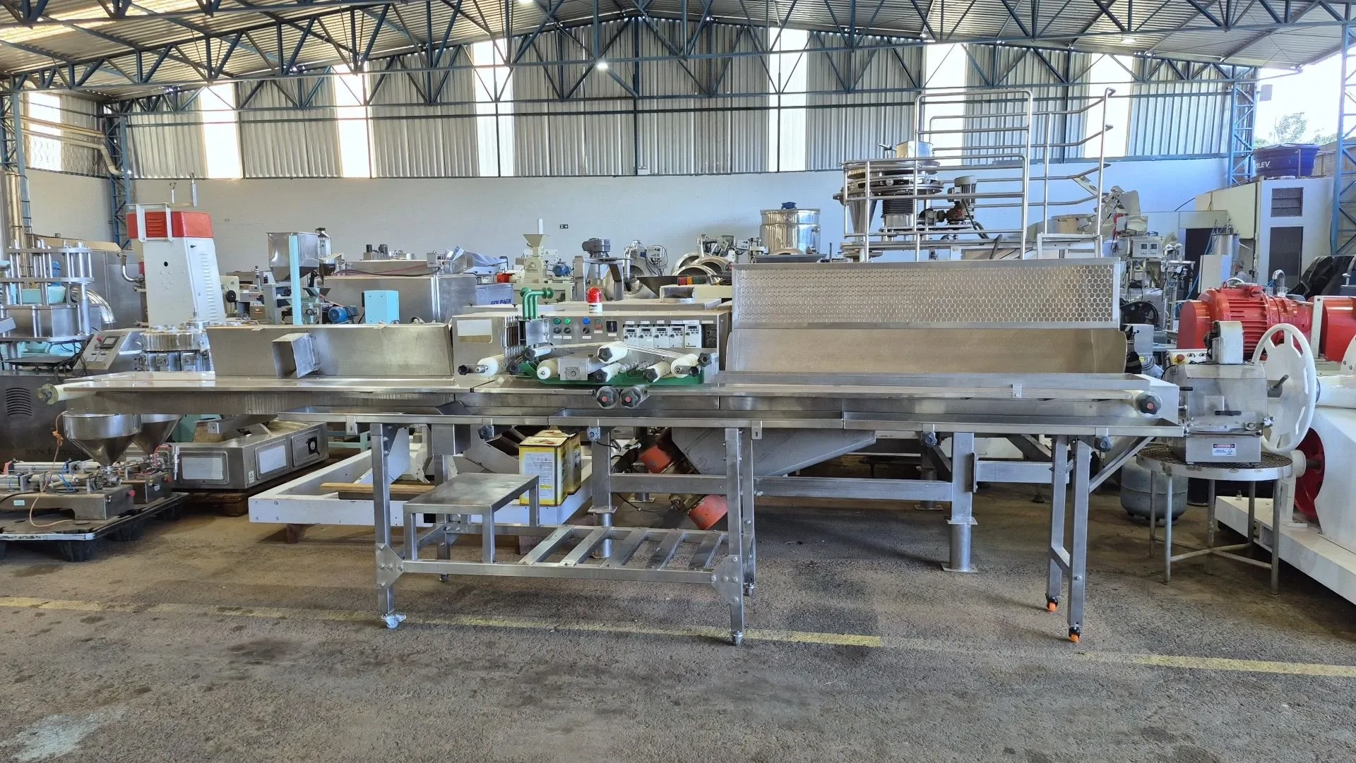 cortadora-e-recheadora-de-pao-de-alho-baguete-e-bolinha-marca-maquinas-dom