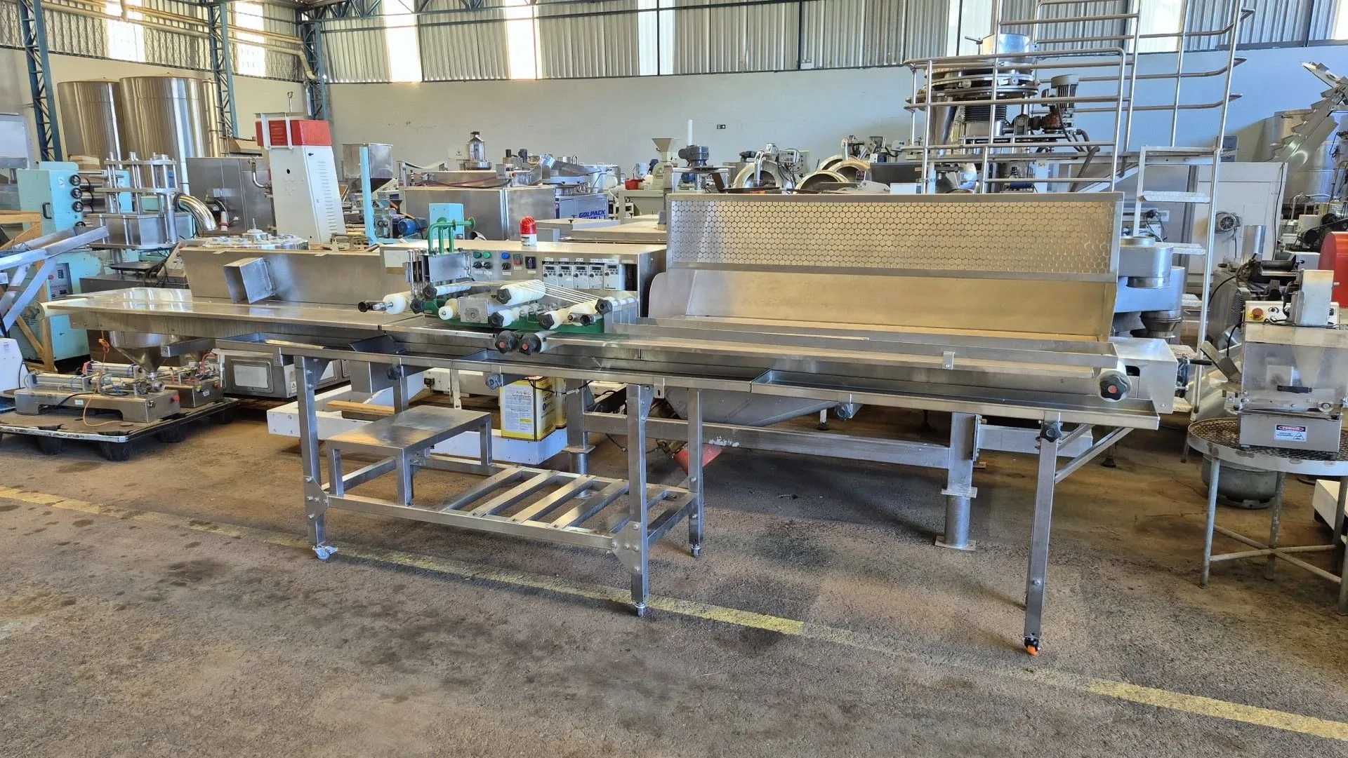 cortadora-e-recheadora-de-pao-de-alho-baguete-e-bolinha-marca-maquinas-dom