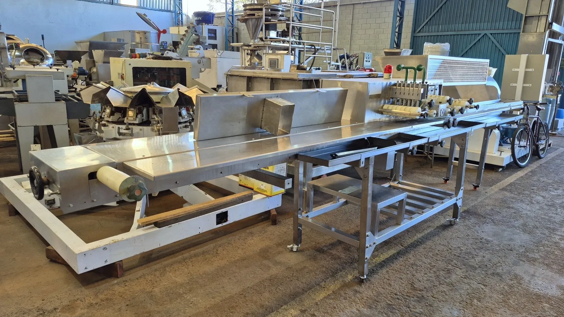 cortadora-e-recheadora-de-pao-de-alho-baguete-e-bolinha-marca-maquinas-dom