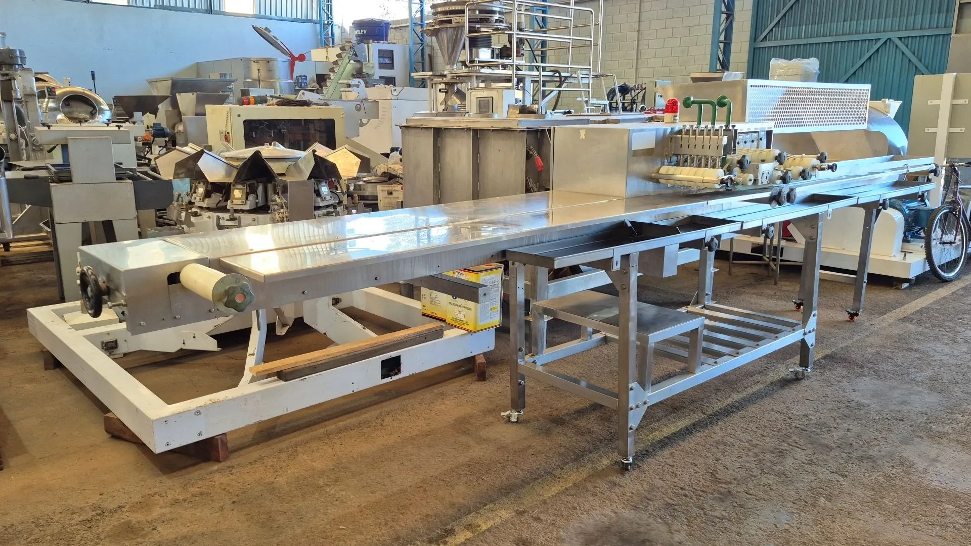 cortadora-e-recheadora-de-pao-de-alho-baguete-e-bolinha-marca-maquinas-dom