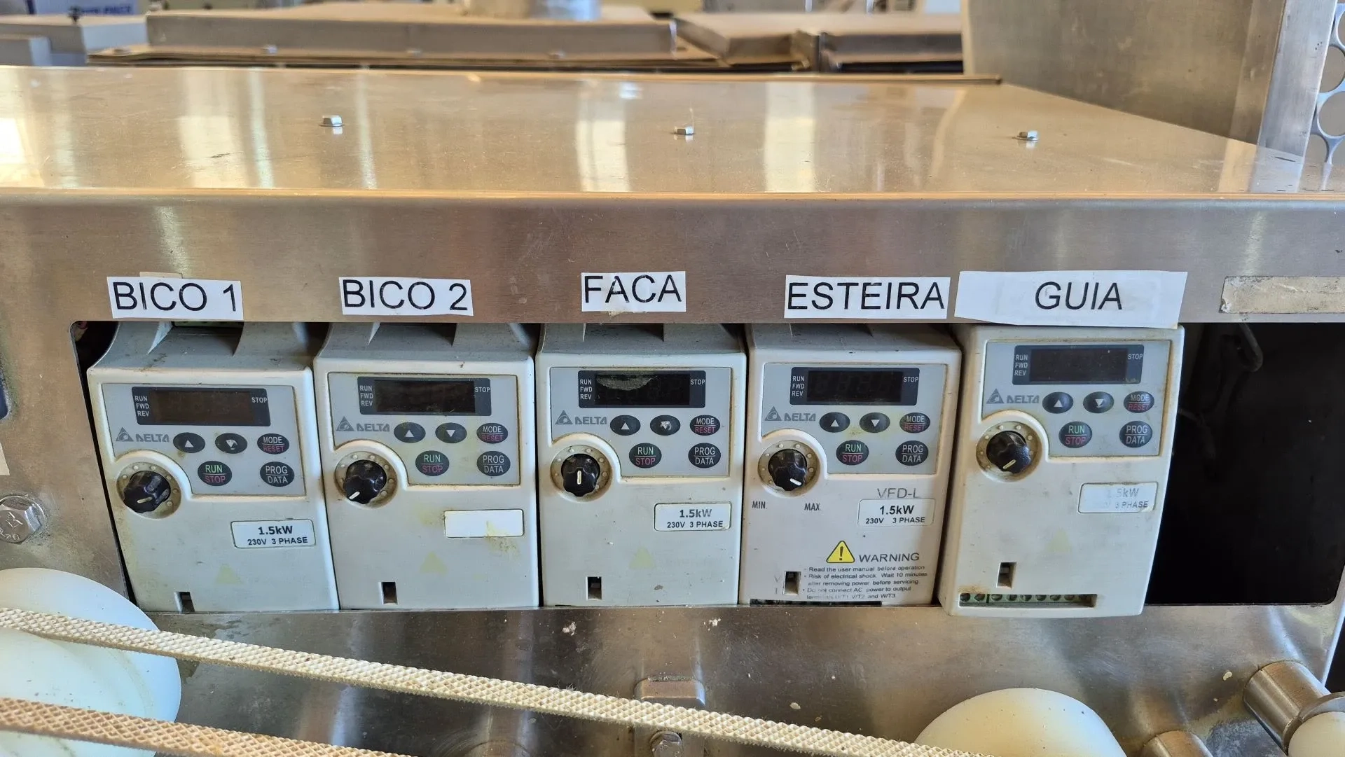 cortadora-e-recheadora-de-pao-de-alho-baguete-e-bolinha-marca-maquinas-dom