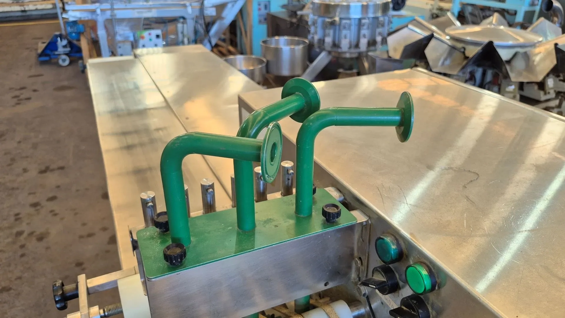 cortadora-e-recheadora-de-pao-de-alho-baguete-e-bolinha-marca-maquinas-dom