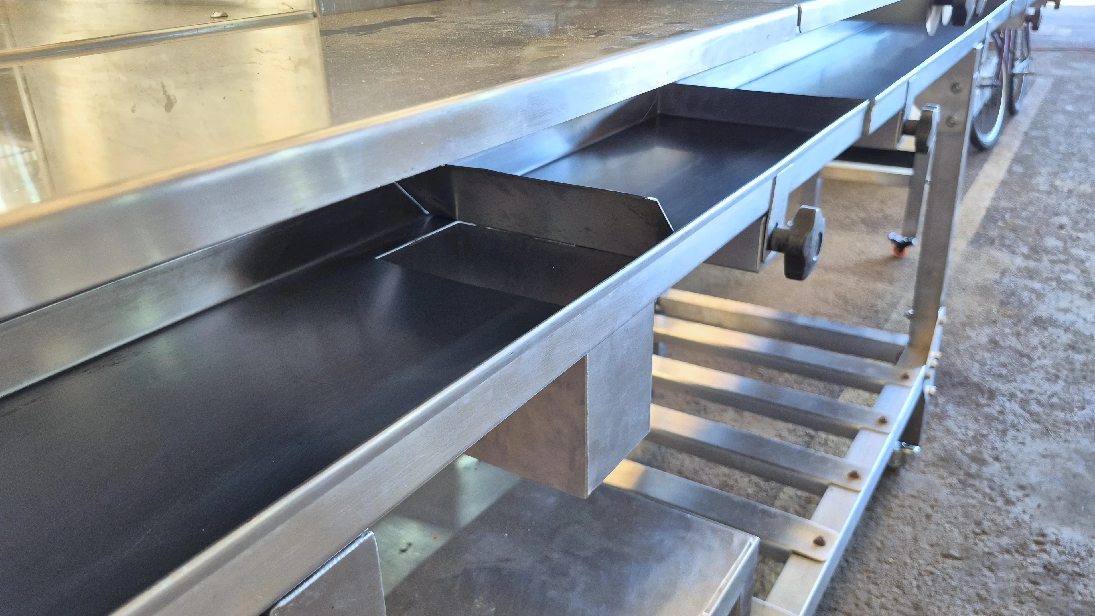 cortadora-e-recheadora-de-pao-de-alho-baguete-e-bolinha-marca-maquinas-dom