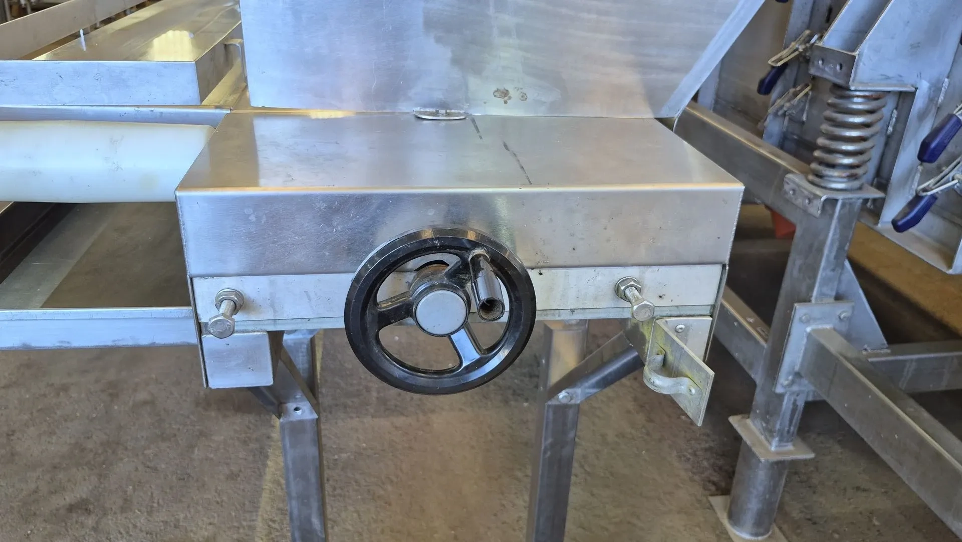 cortadora-e-recheadora-de-pao-de-alho-baguete-e-bolinha-marca-maquinas-dom