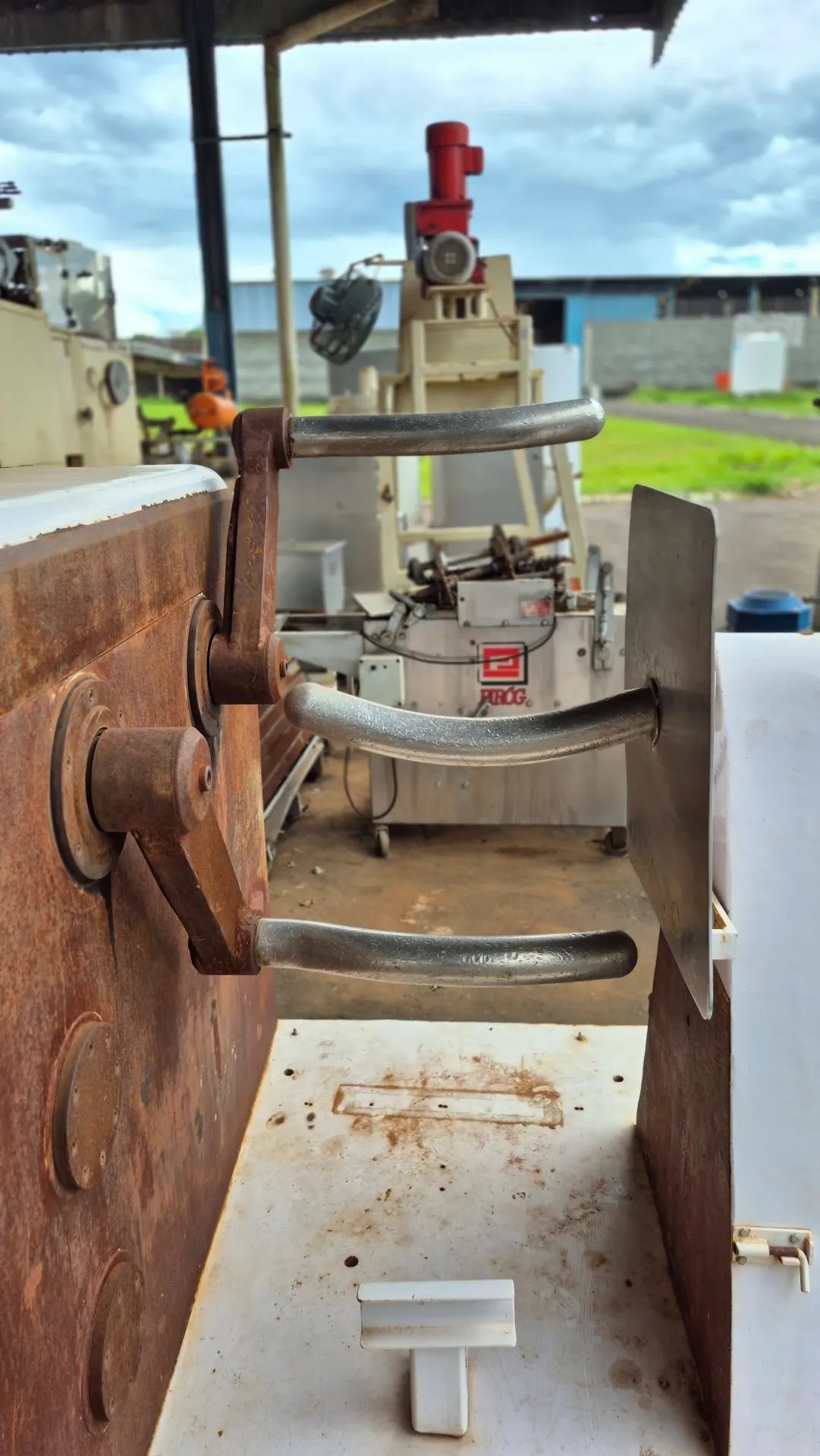 puxador-de-bala-capacidade-60-kg-por-batelada-marca-maicom-maras