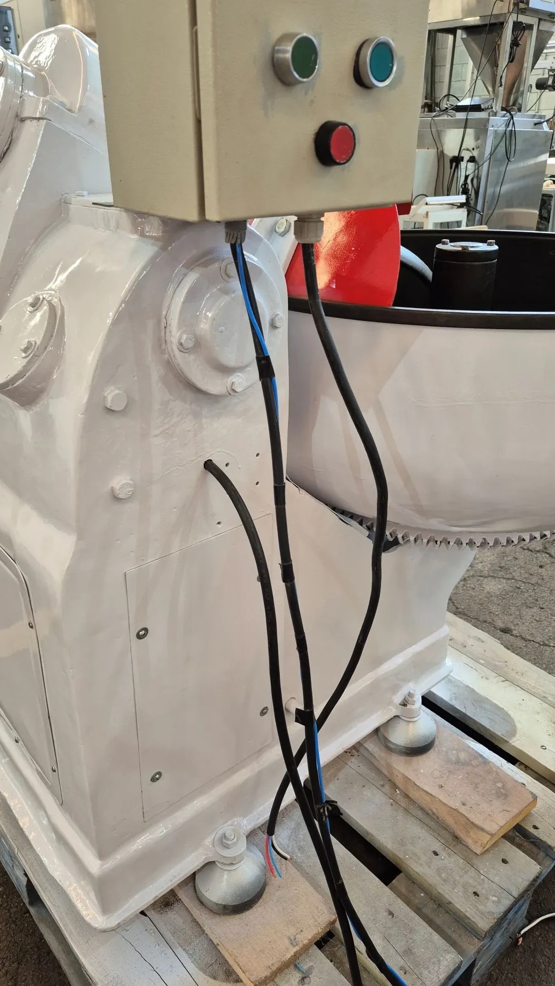 amassadeira-em-aco-carbono-com-batedor-tipo-gancho-capacidade-aproximada-100-litros