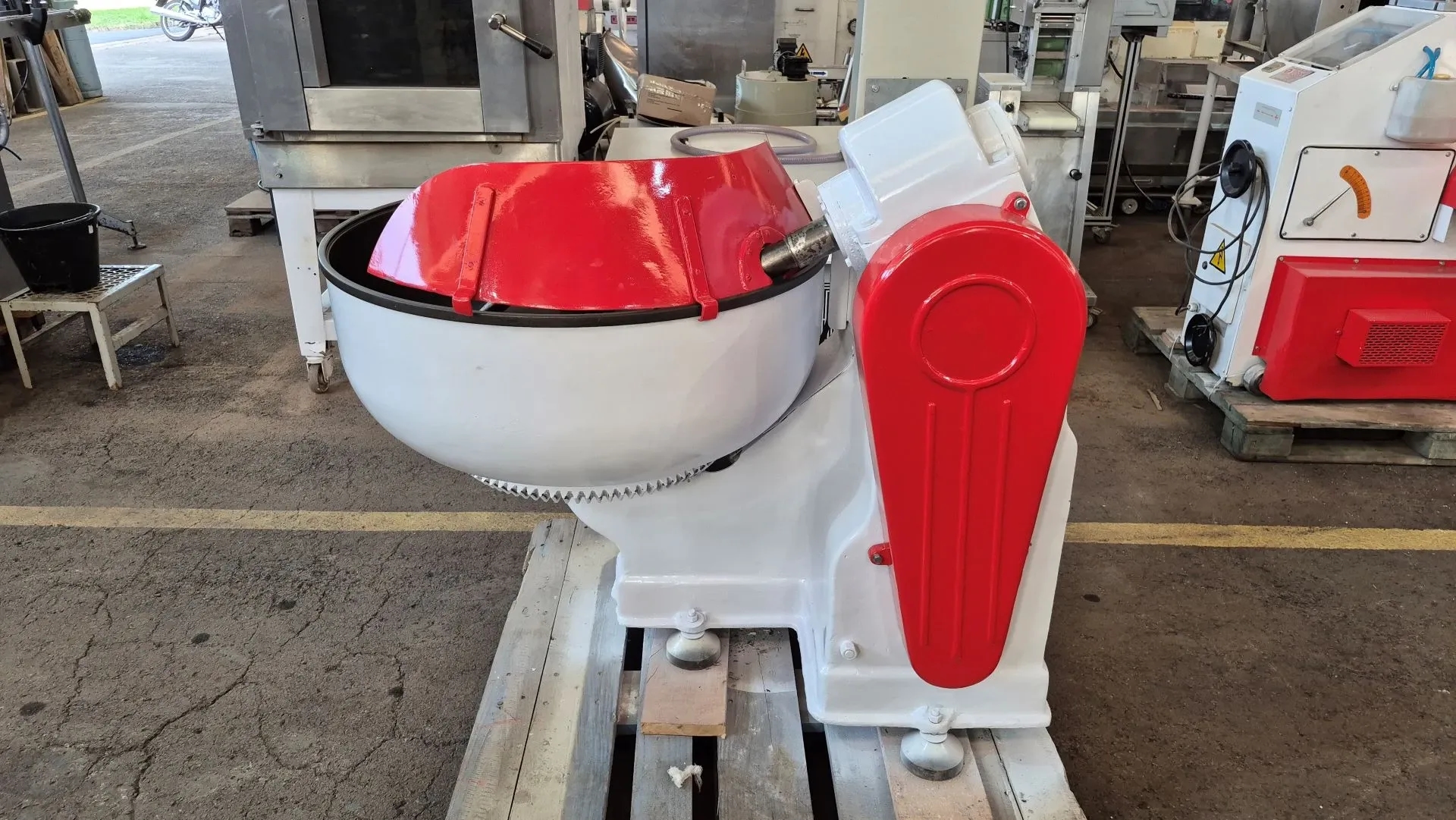 amassadeira-em-aco-carbono-com-batedor-tipo-gancho-capacidade-aproximada-100-litros