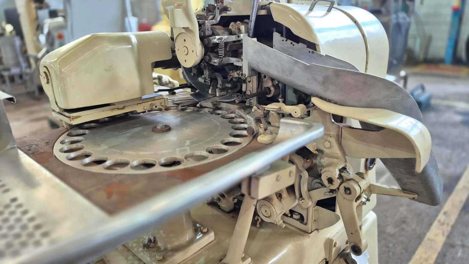 embaladora-de-dupla-torcao-para-balas-de-banana-bombons-balas-trufas-e-outros