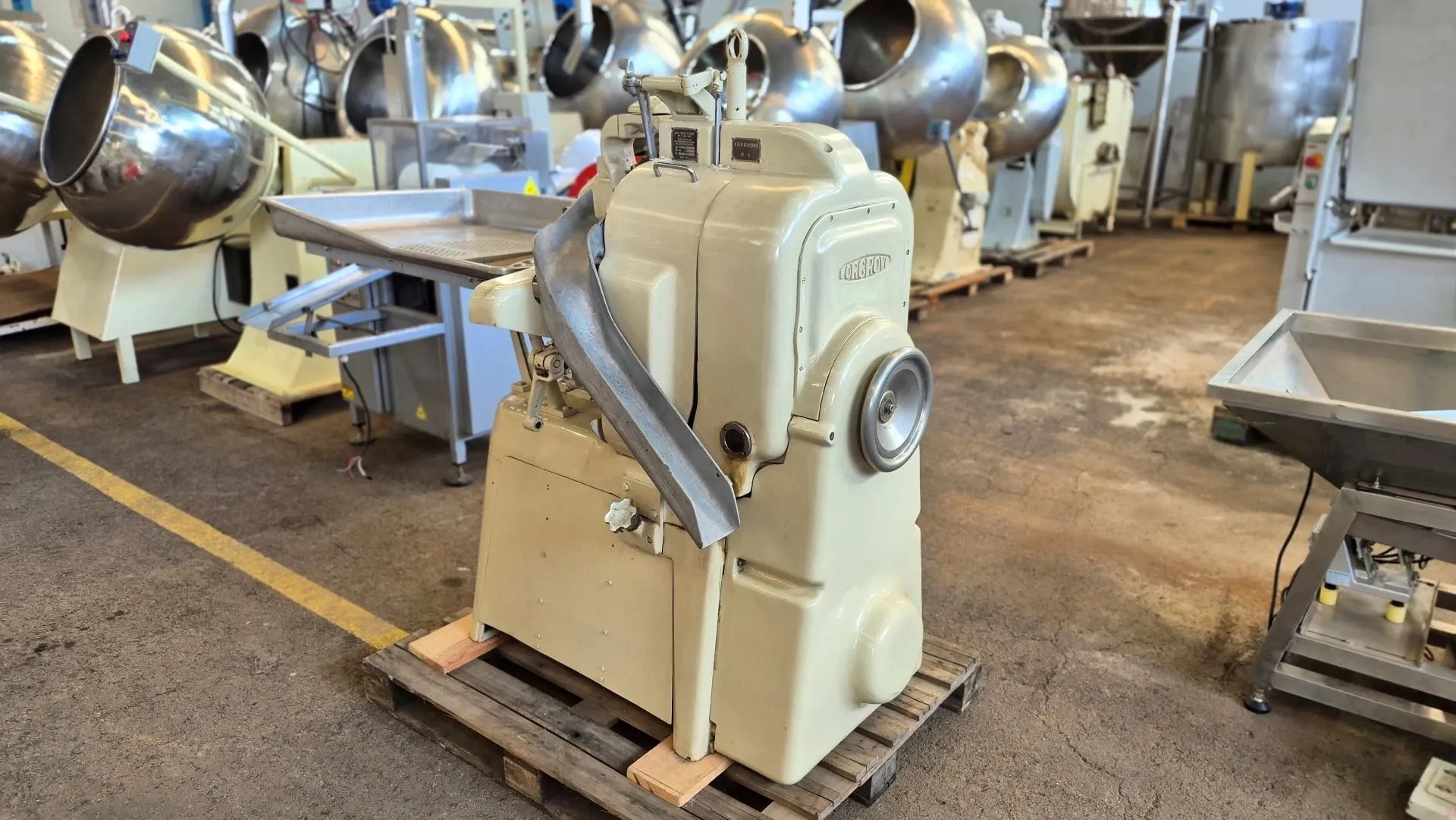 embaladora-de-dupla-torcao-para-balas-de-banana-bombons-balas-trufas-e-outros