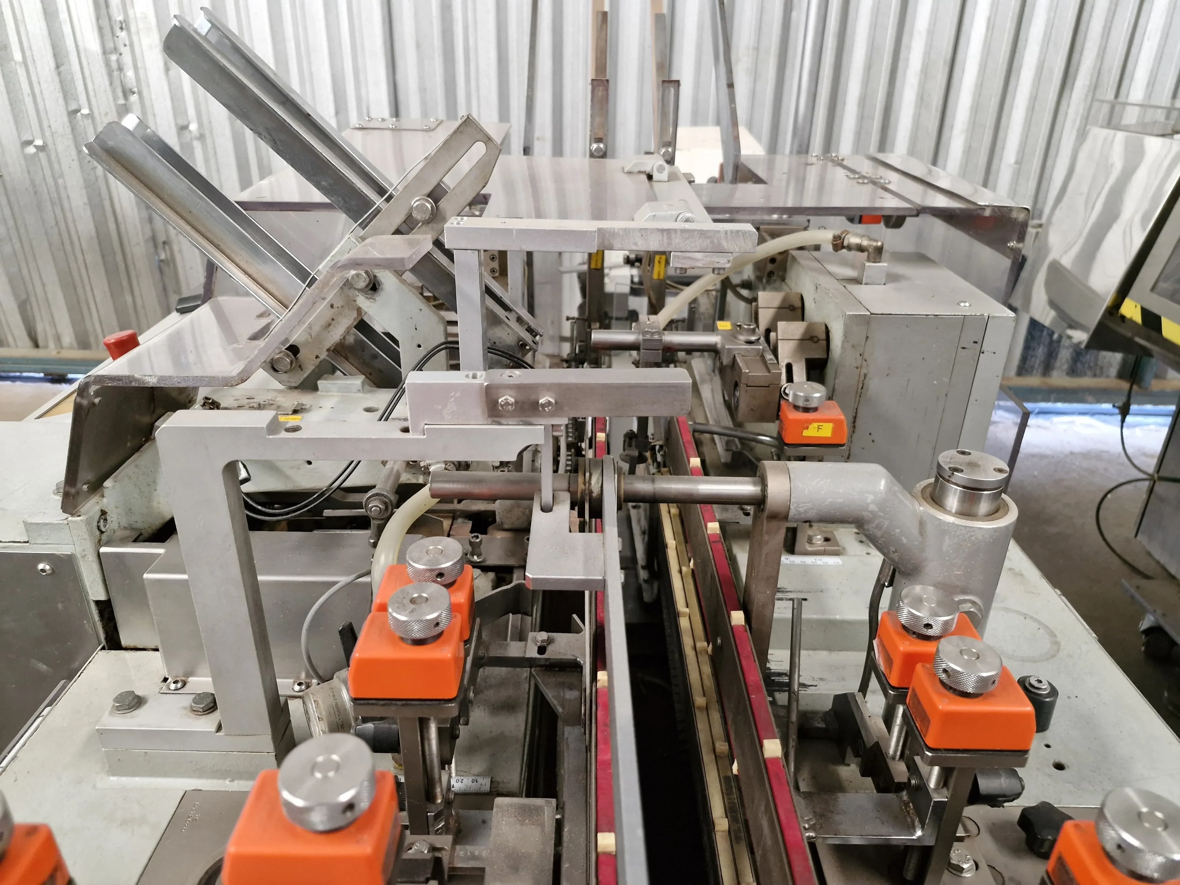 encartuchadeira-horizontal-automatica-para-frascos-plasticos-vidros-com-bula-marca-ima