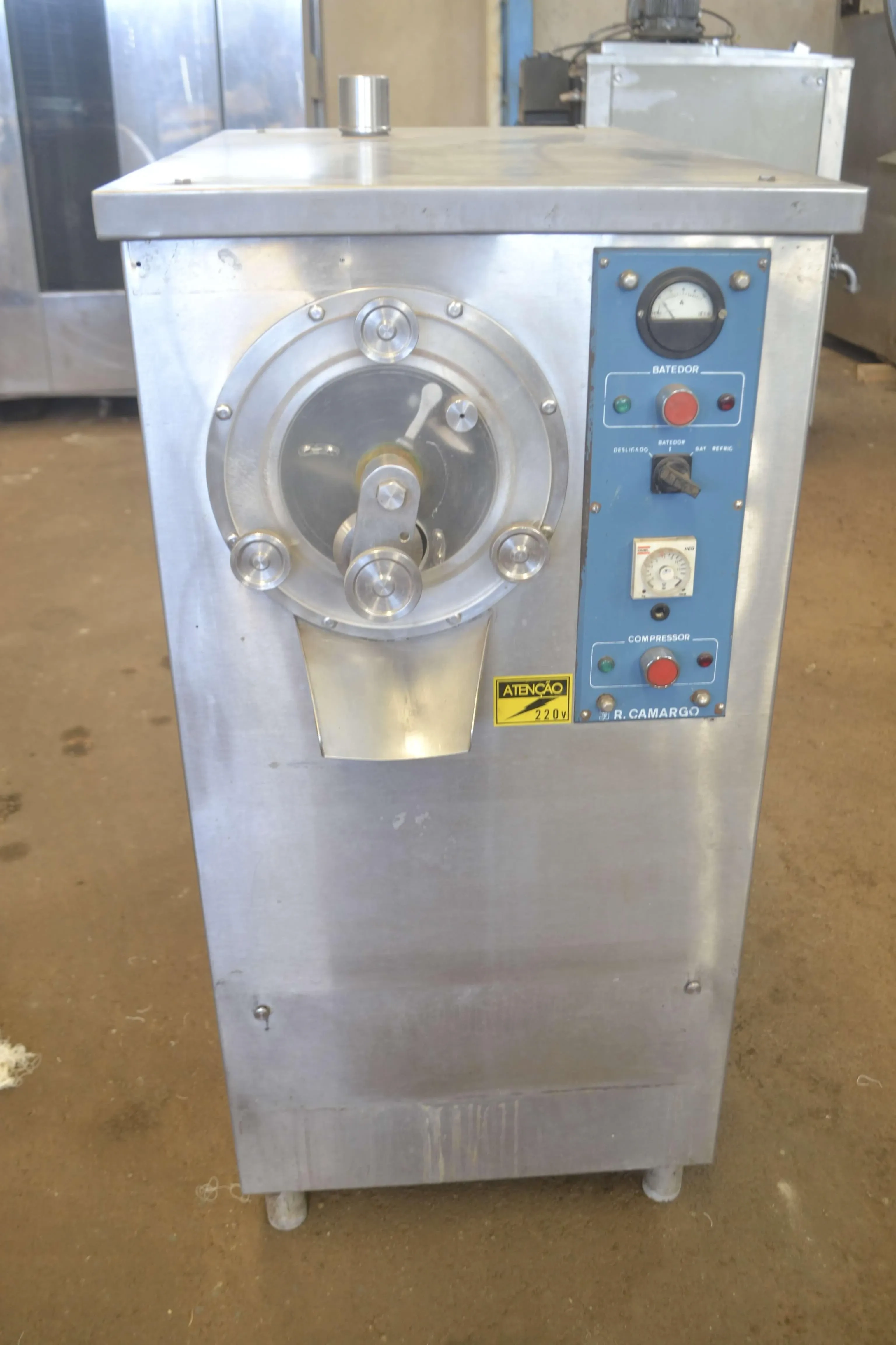 produtora-de-sorvete-vertical-marca-r-camargo