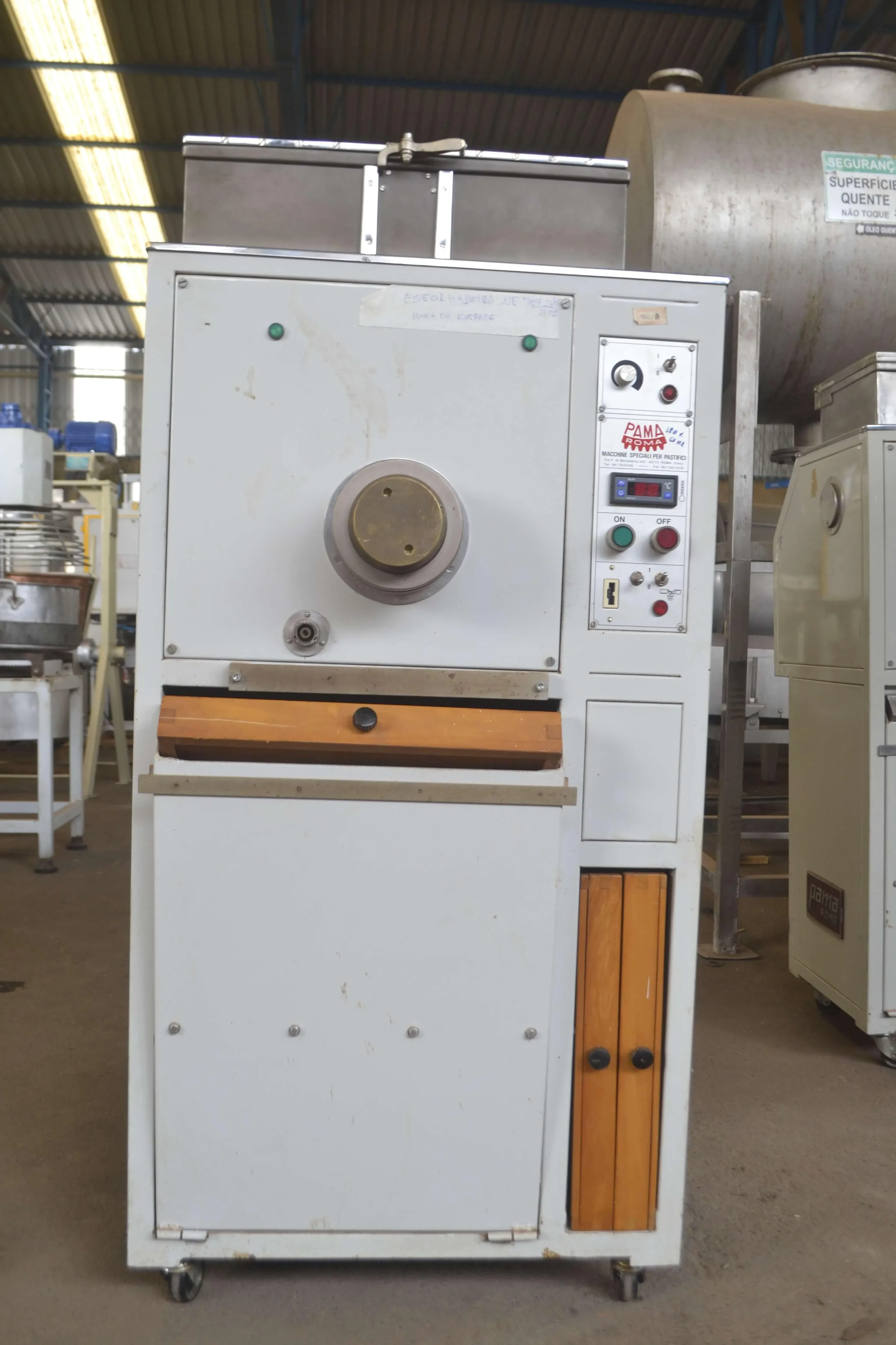 masseira-esfolhadeira-e-extrusora-capacidade-25-kg-hora-marca-pama-roma