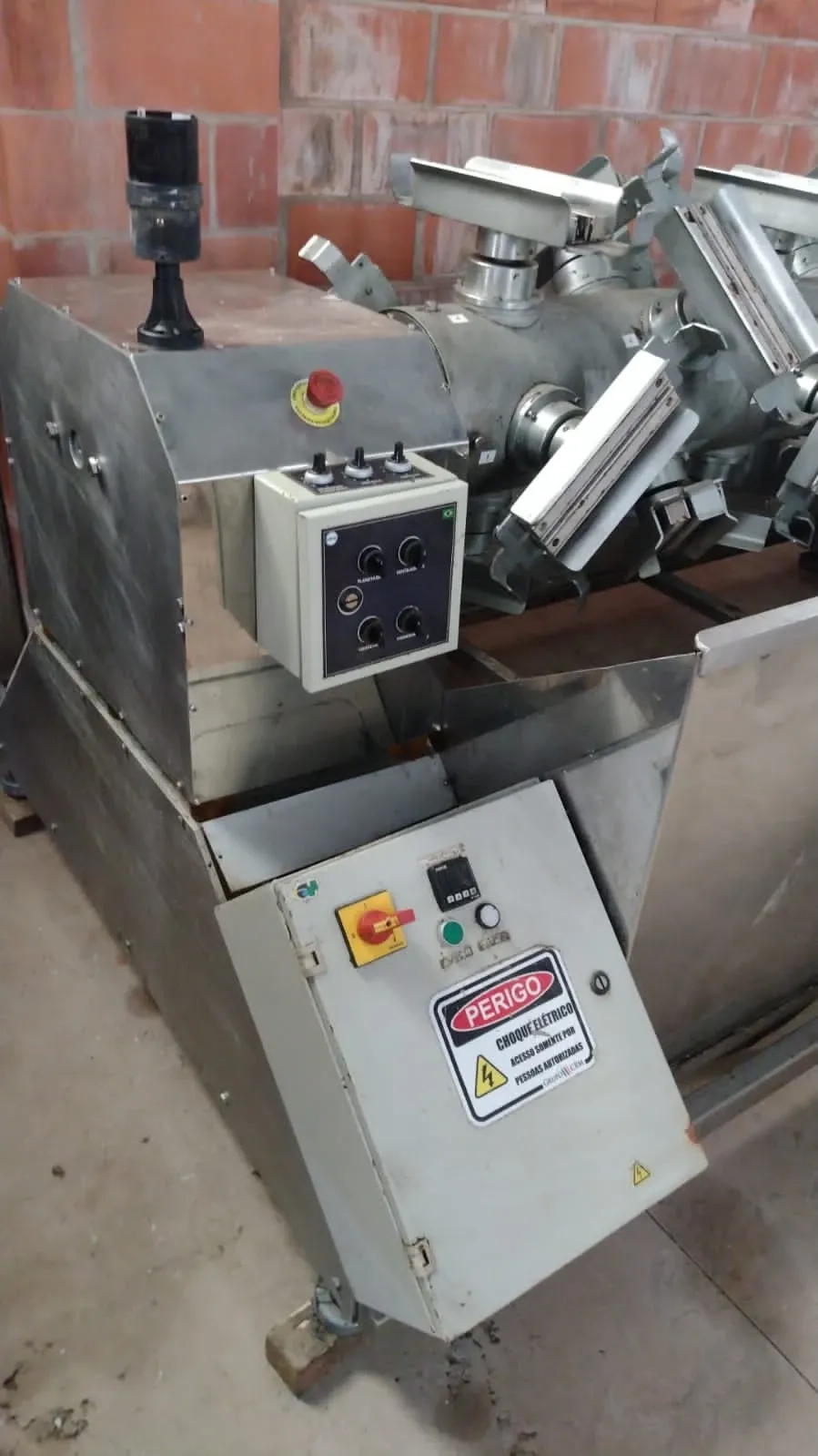 a-centrifuga-para-ovos-chocolate-com-28-livros-nks-ideal