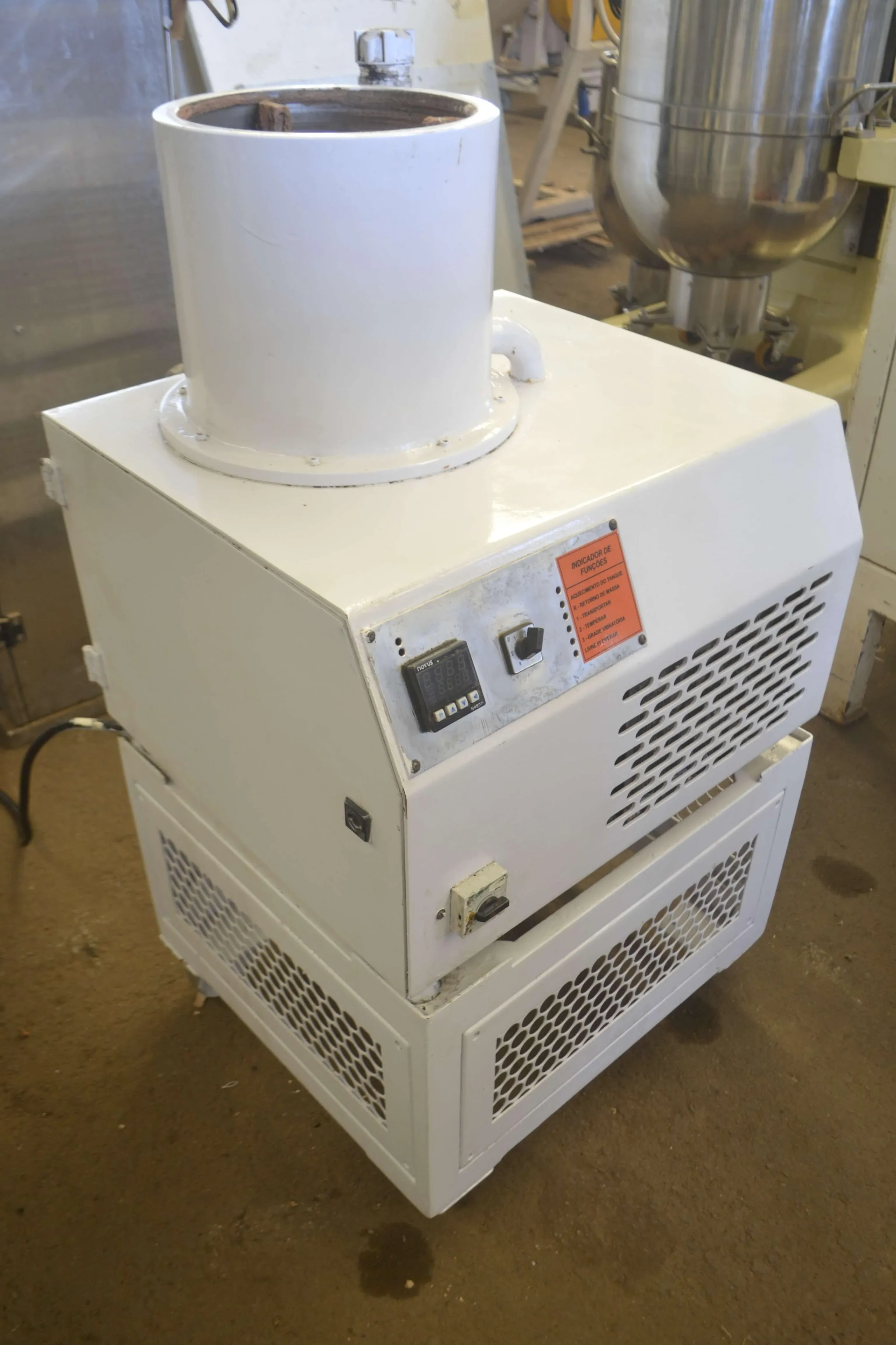 temperadeira-de-chocolates-capacidade-30-kg-hora-marca-hebleimar