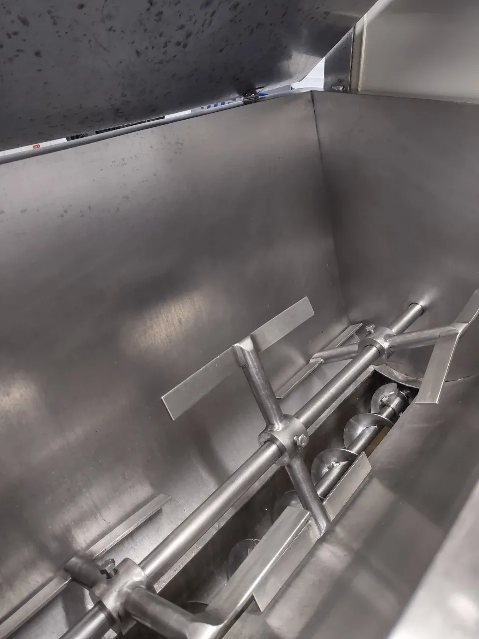 envasadora-dosadora-pesadora-com-misturador-horizontal-de-pas-em-aco-inox-capacidade-120-kg-marca-peres-and-canheiro