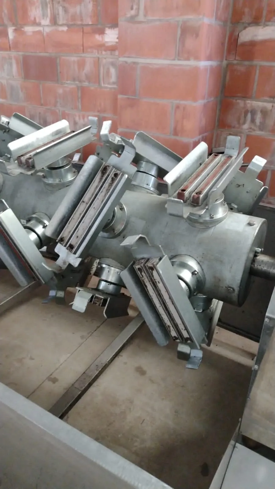 a-centrifuga-para-ovos-chocolate-com-28-livros-nks-ideal