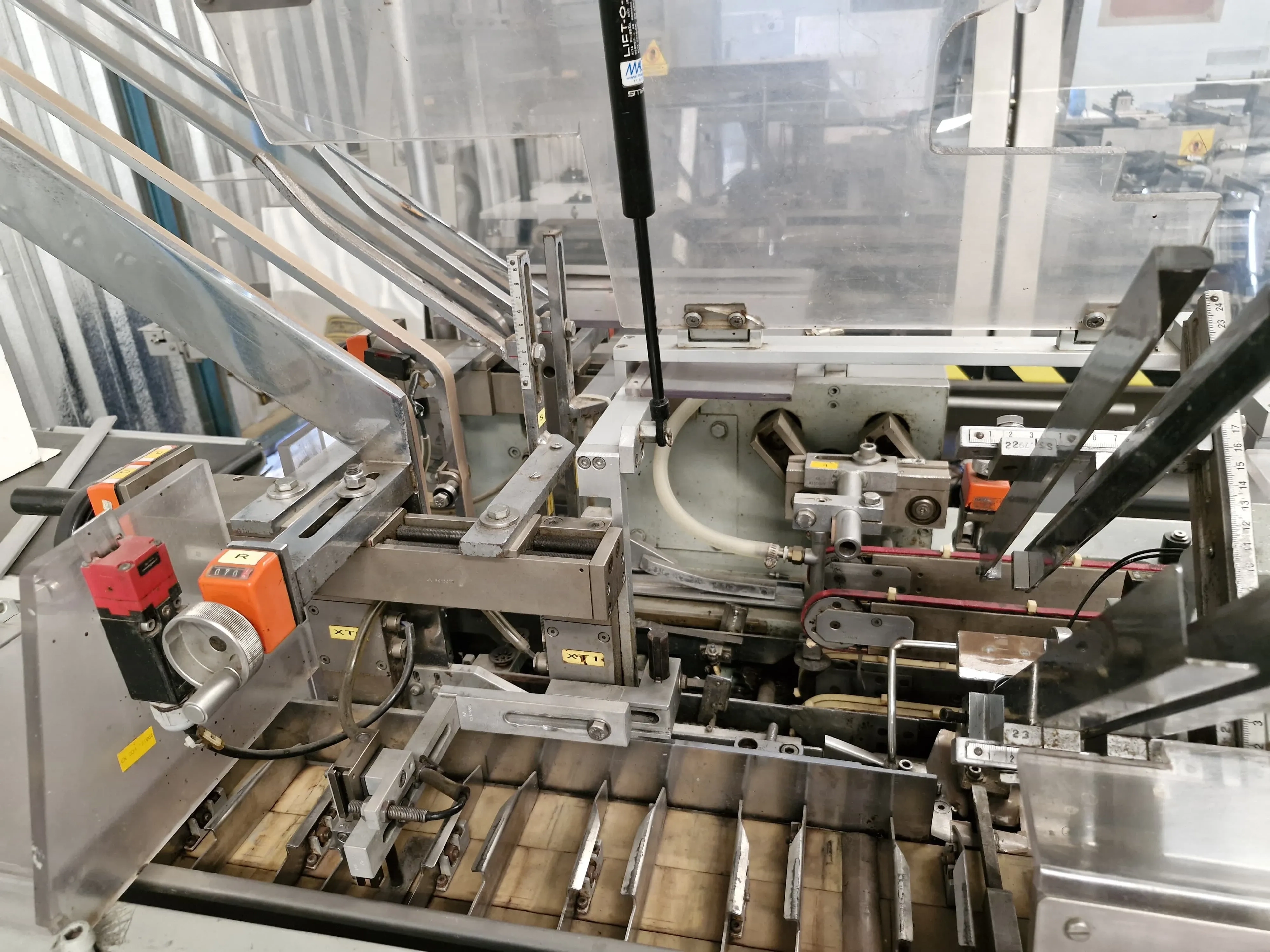 encartuchadeira-horizontal-automatica-para-frascos-plasticos-vidros-com-bula-marca-ima