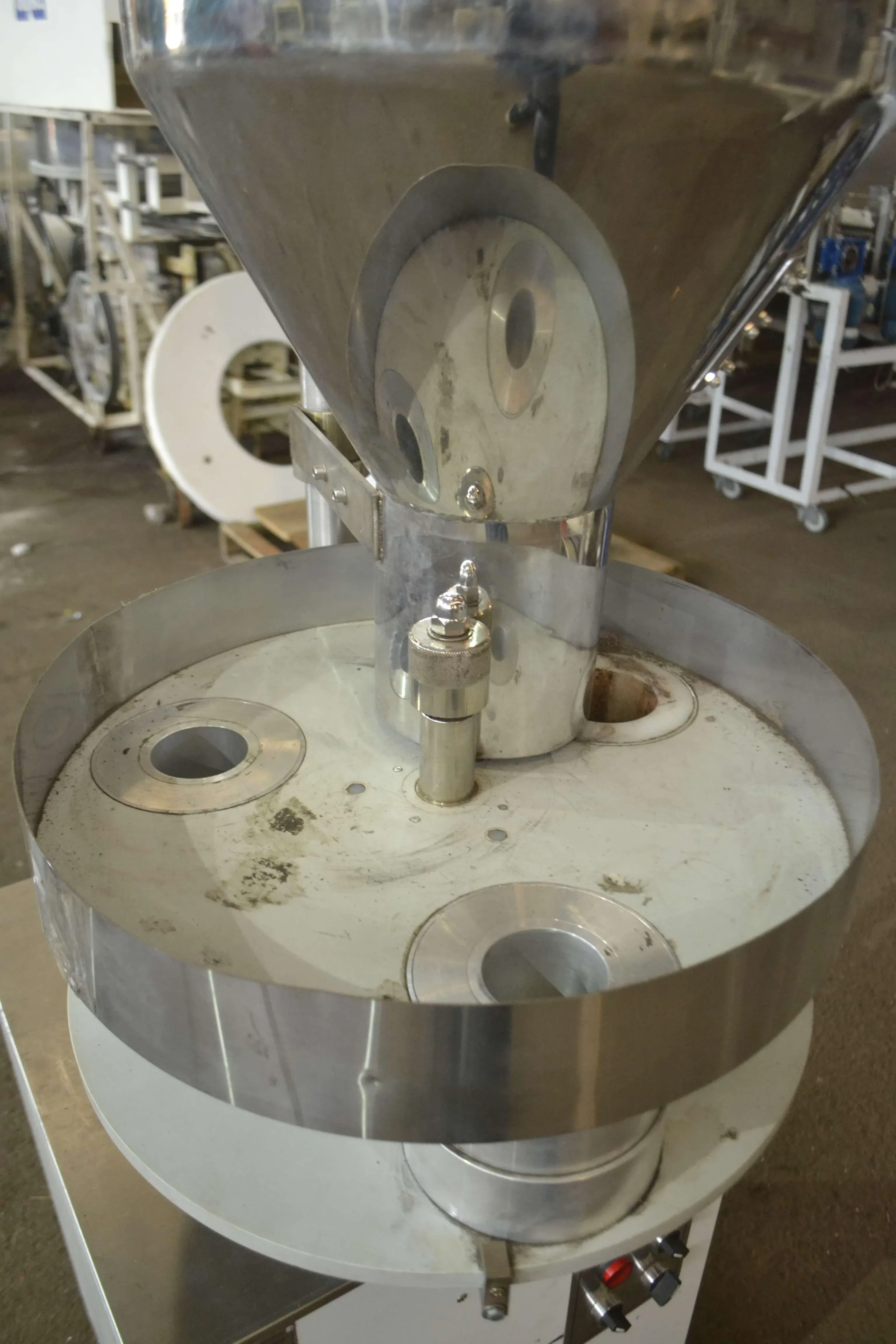 dosadora-semiautomatica-para-gaos-e-pos-25-ciclos-por-minuto-marca-cetro