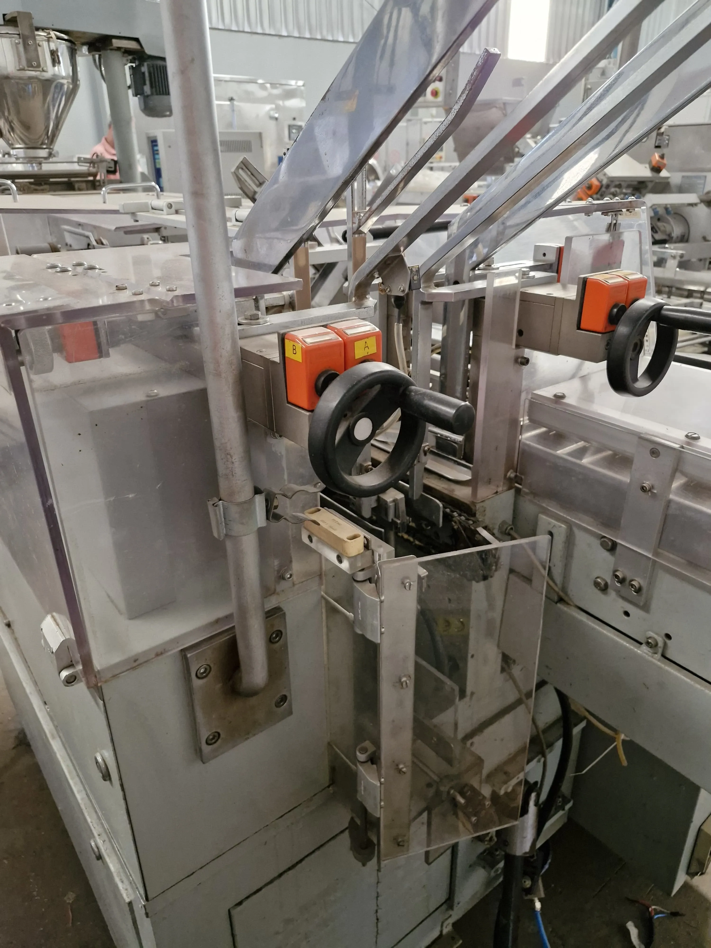 encartuchadeira-horizontal-automatica-para-frascos-plasticos-vidros-com-bula-marca-ima