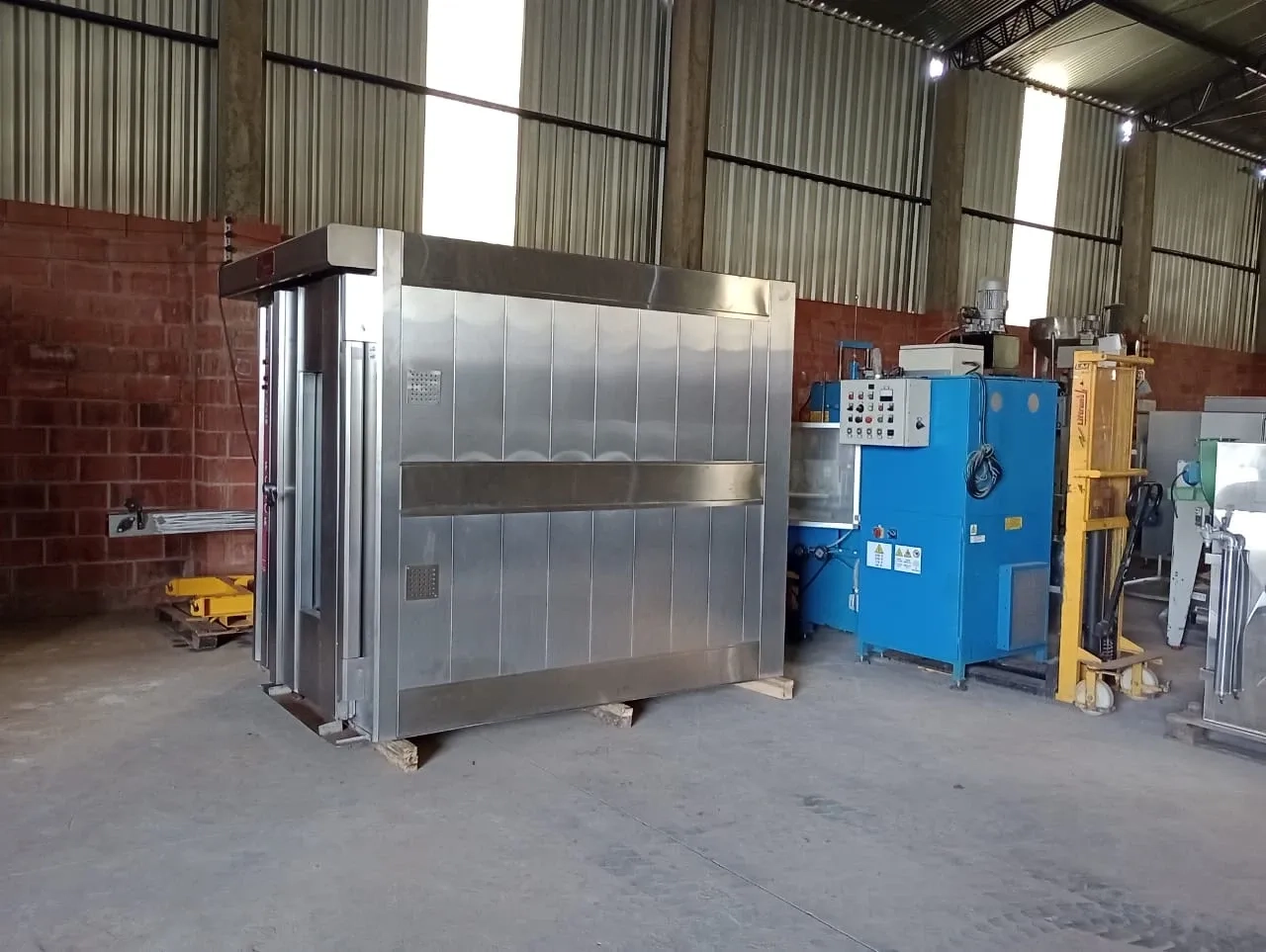 forno-rotativo-a-gas-em-inox-com-carrinho-duplo-marca-supremax