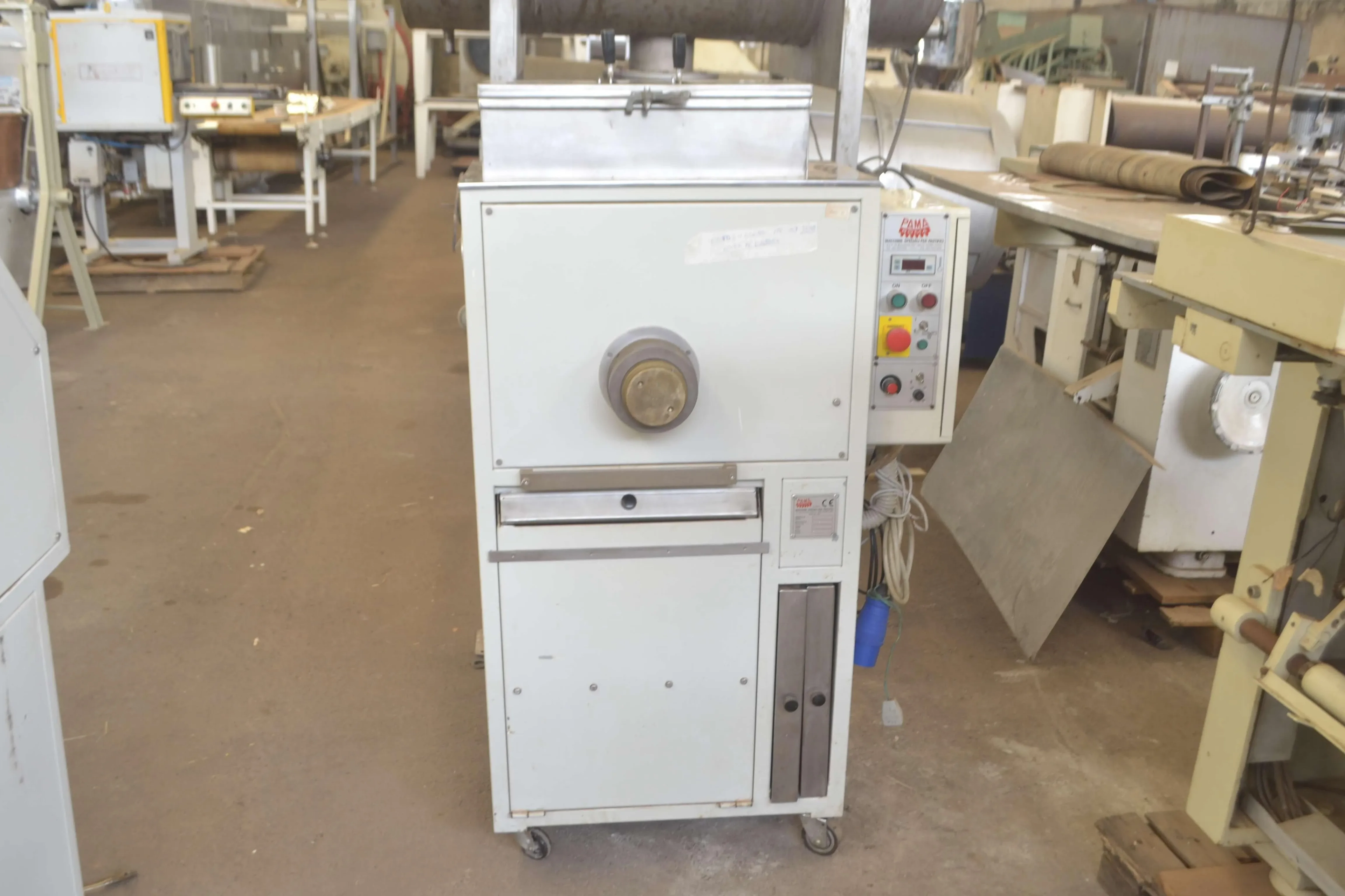 masseira-esfolhadeira-e-extrusora-capacidade-25-kg-hora-marca-pama-roma