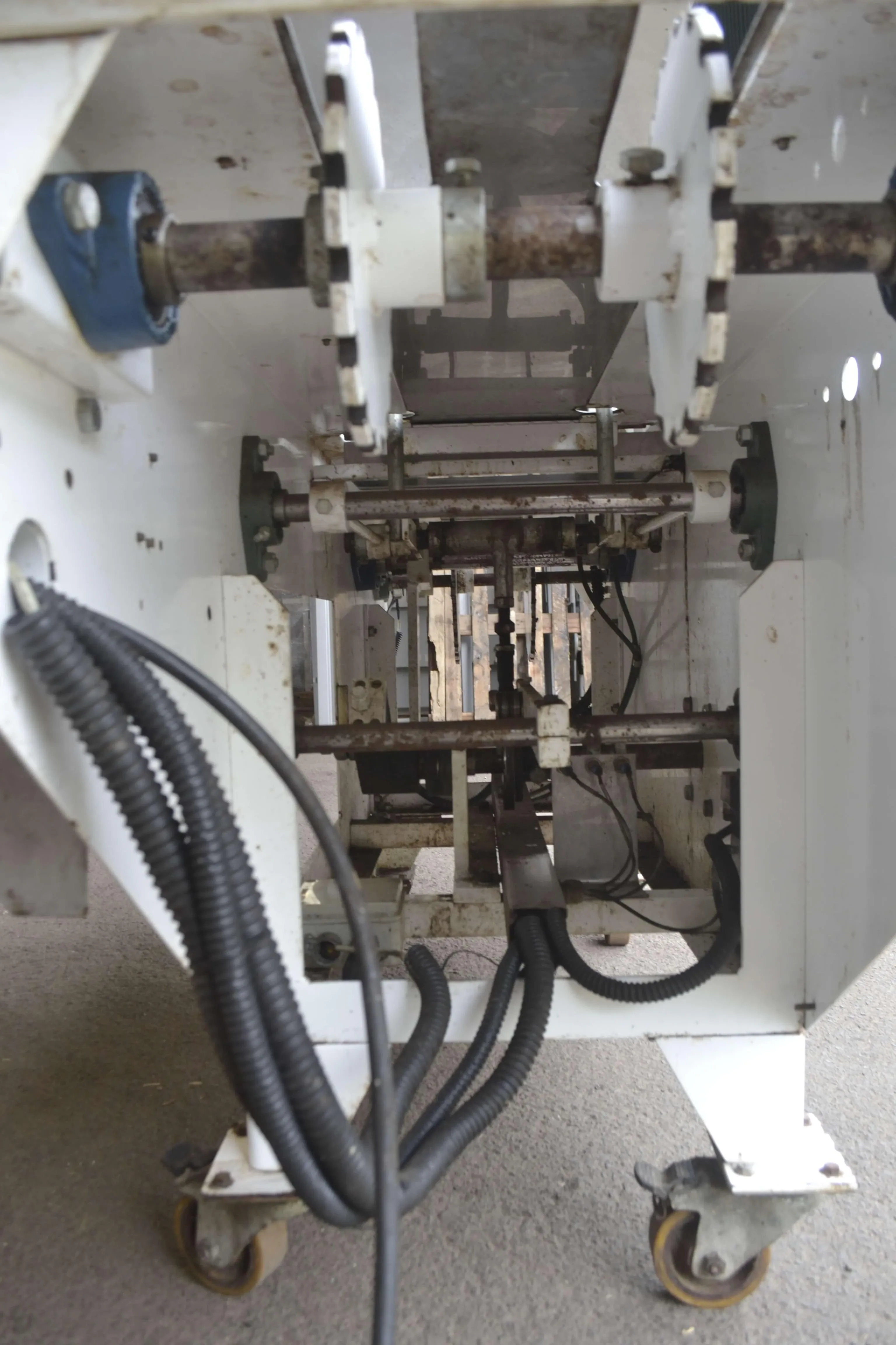 dosadora-para-liquidos-e-semiliquidos-8-bicos-400-mm-marca-pirog