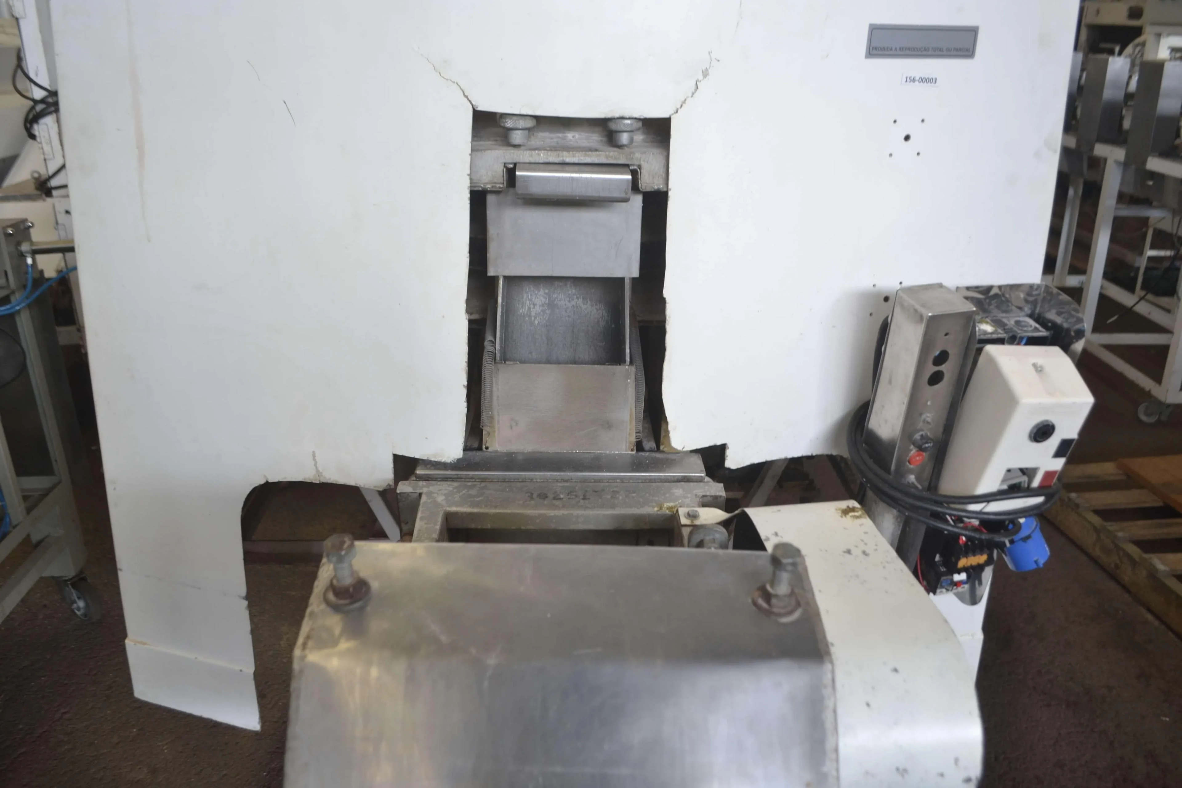 compactadeira-com-masseira-capacidade-100-kh-hora-marca-toshiro