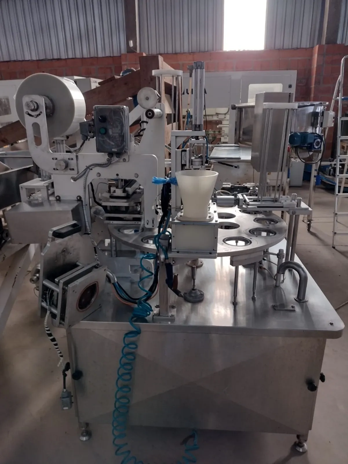 envasadora-dosadora-seladora-e-tampadora-de-frascos-e-potes-em-inox-marca-delgo