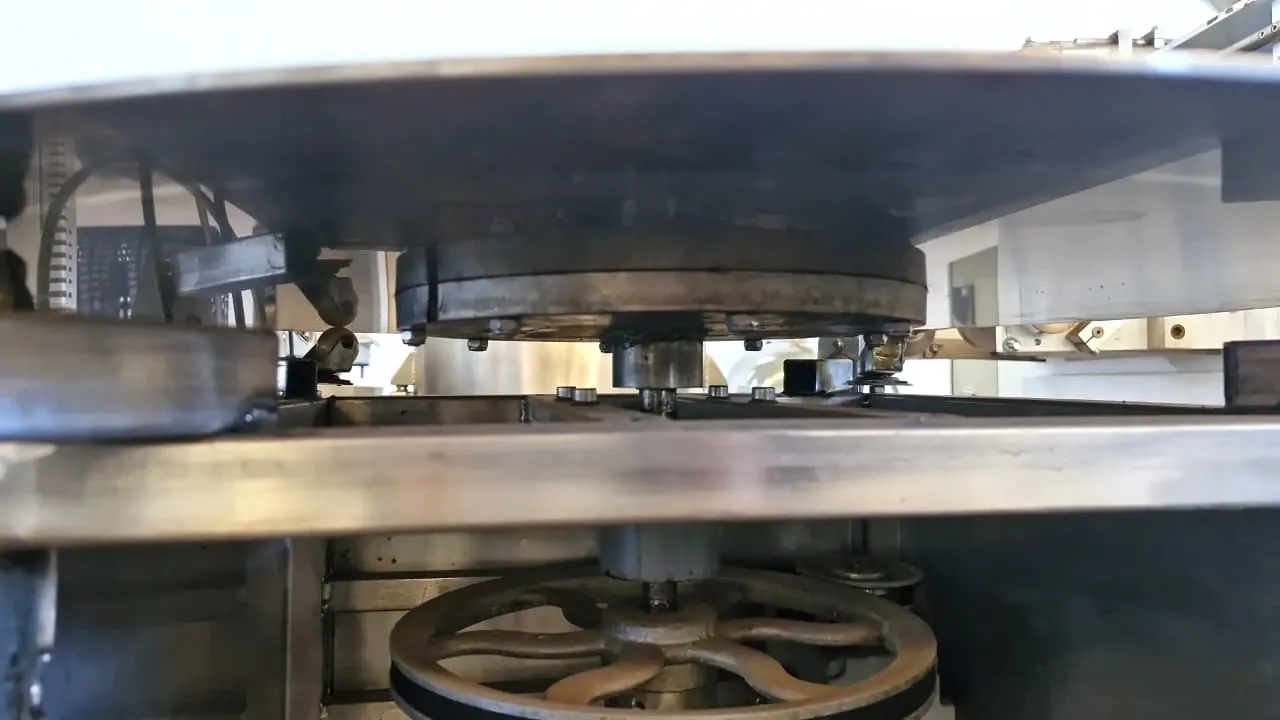 mesa-acumuladora-aco-inox-diametro-800-mm
