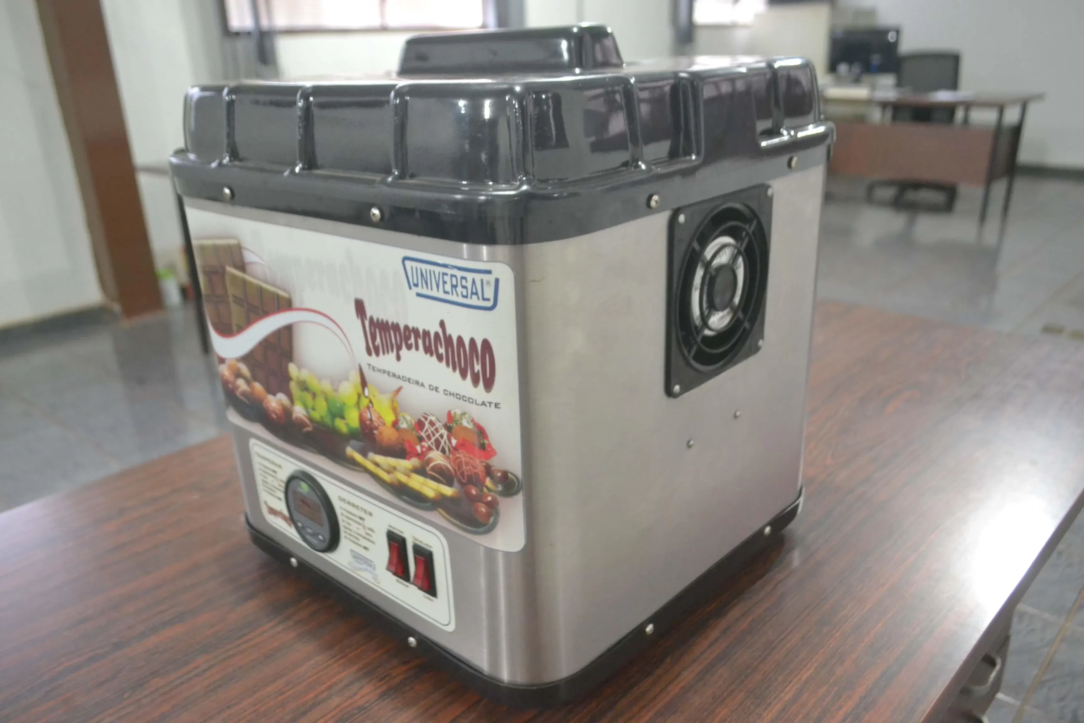 temperadeira-de-chocolates-capacidade-2-kg-marca-universal