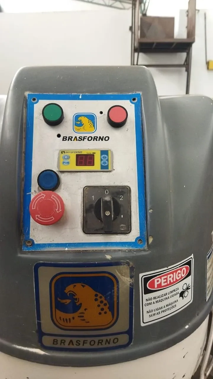 amassadeira-tipo-gancho-capacidade-50-litros-marca-brasforno