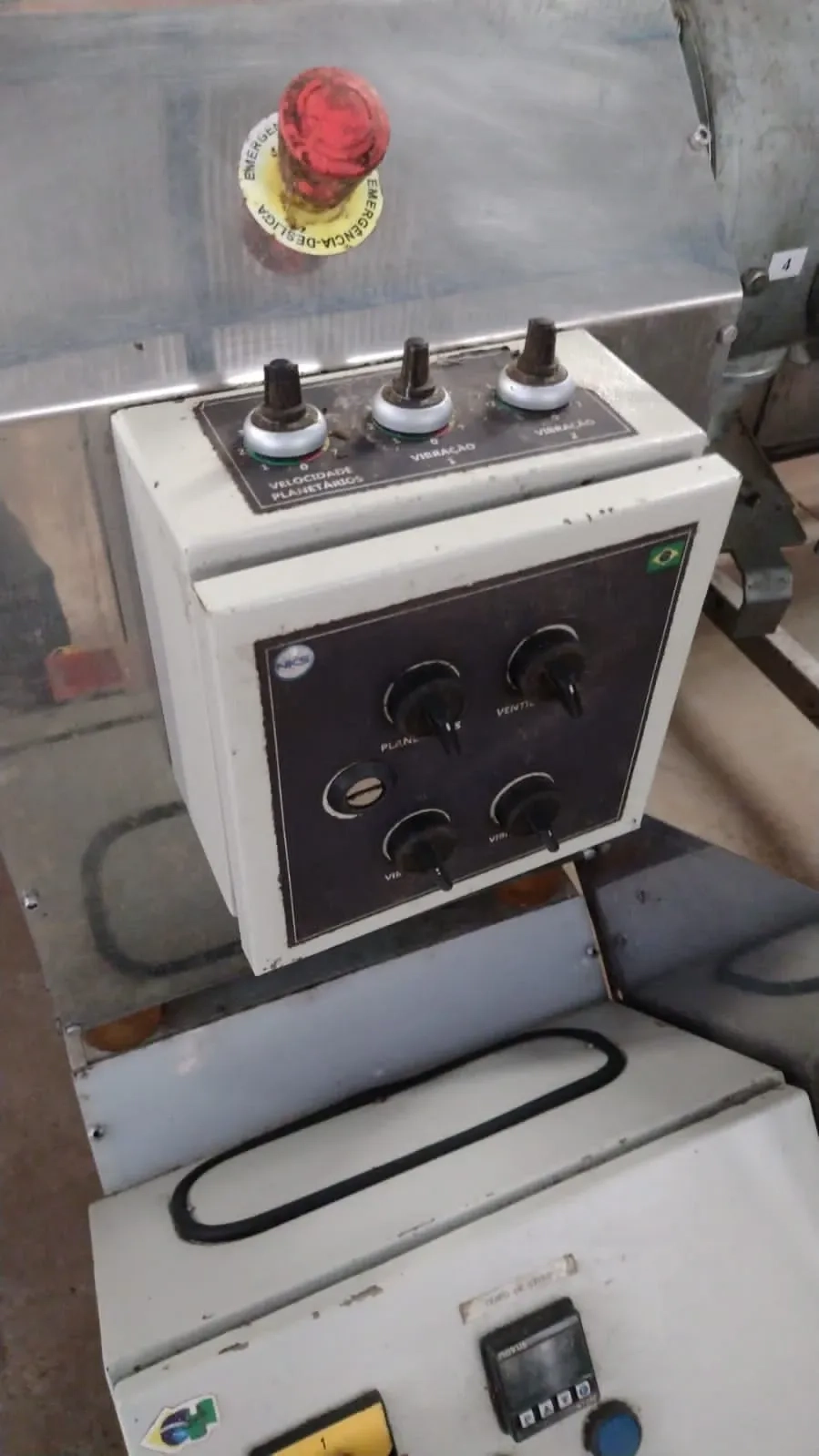 a-centrifuga-para-ovos-chocolate-com-28-livros-nks-ideal