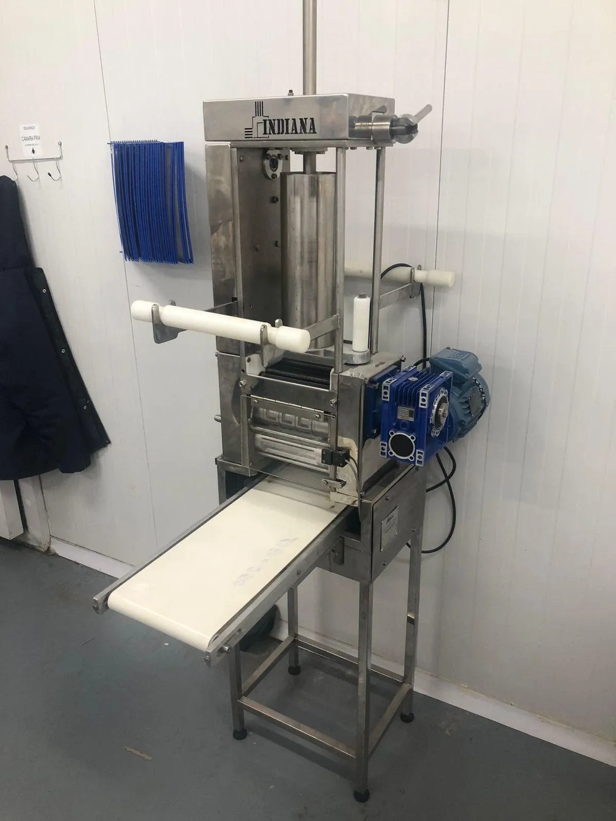 formadora-e-recheadora-de-pastel-e-ravioli-120-kg-h-marca-indiana