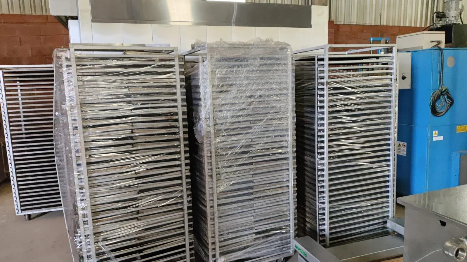 forno-rotativo-a-gas-em-inox-com-carrinho-duplo-marca-supremax