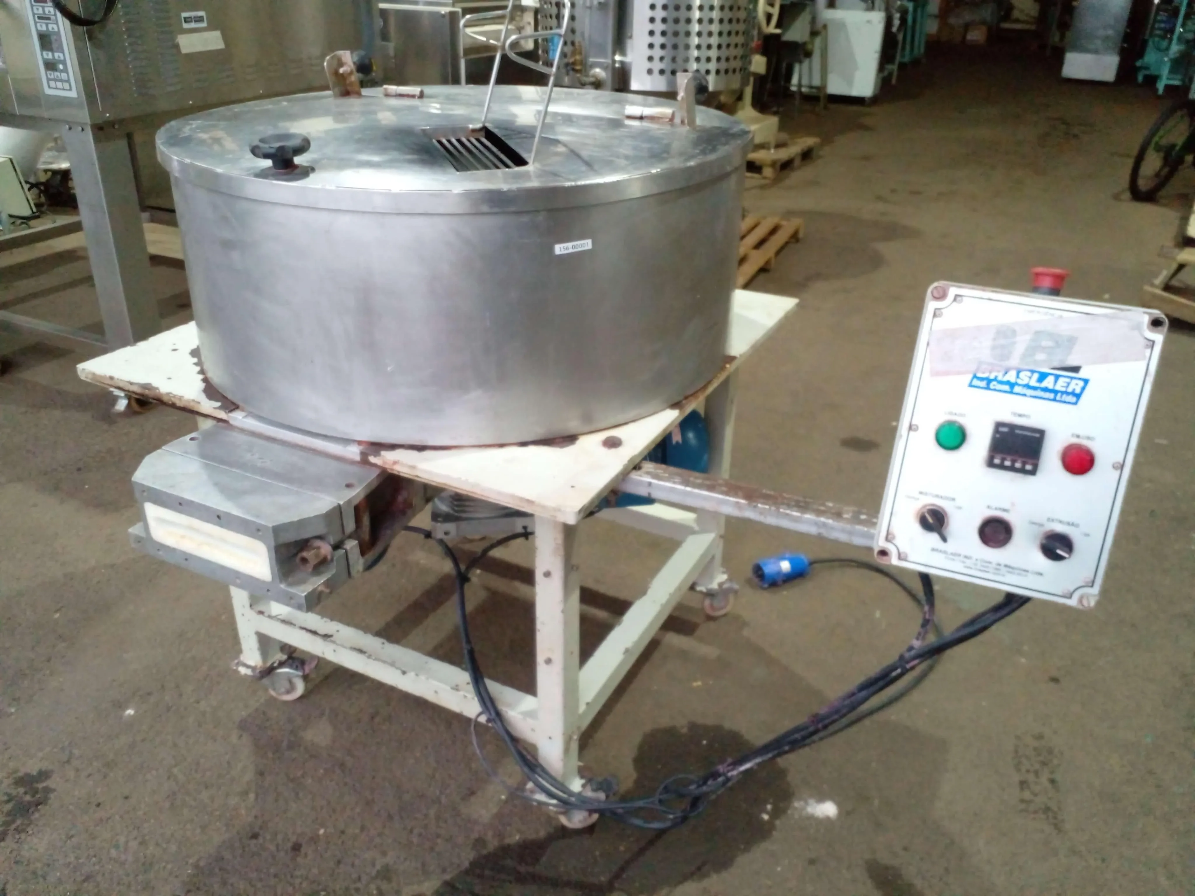 compactadeira-com-masseira-continua-capacidade-150-kg-h-marca-braslaer