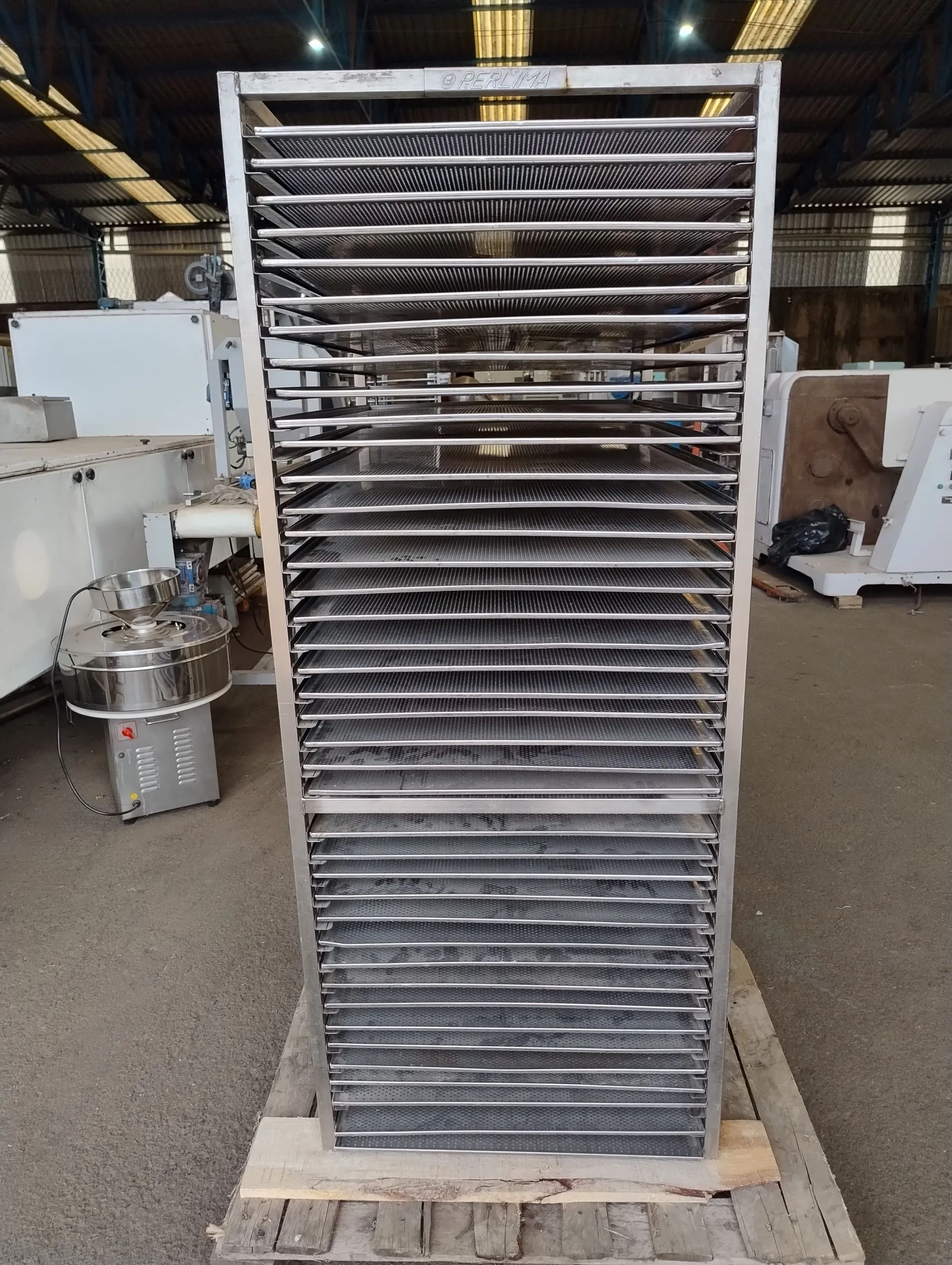 carrinho-aberto-para-transporte-resfriamento-e-descanso-de-alimentos-em-aco-inox