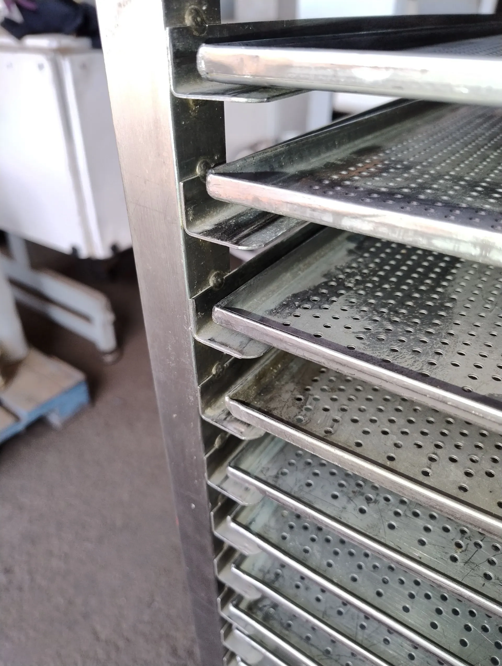 carrinho-aberto-para-transporte-resfriamento-e-descanso-de-alimentos-em-aco-inox