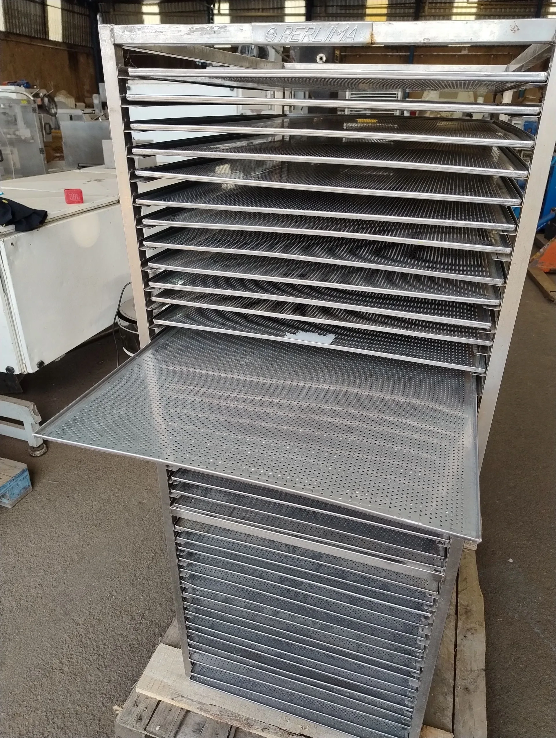 carrinho-aberto-para-transporte-resfriamento-e-descanso-de-alimentos-em-aco-inox