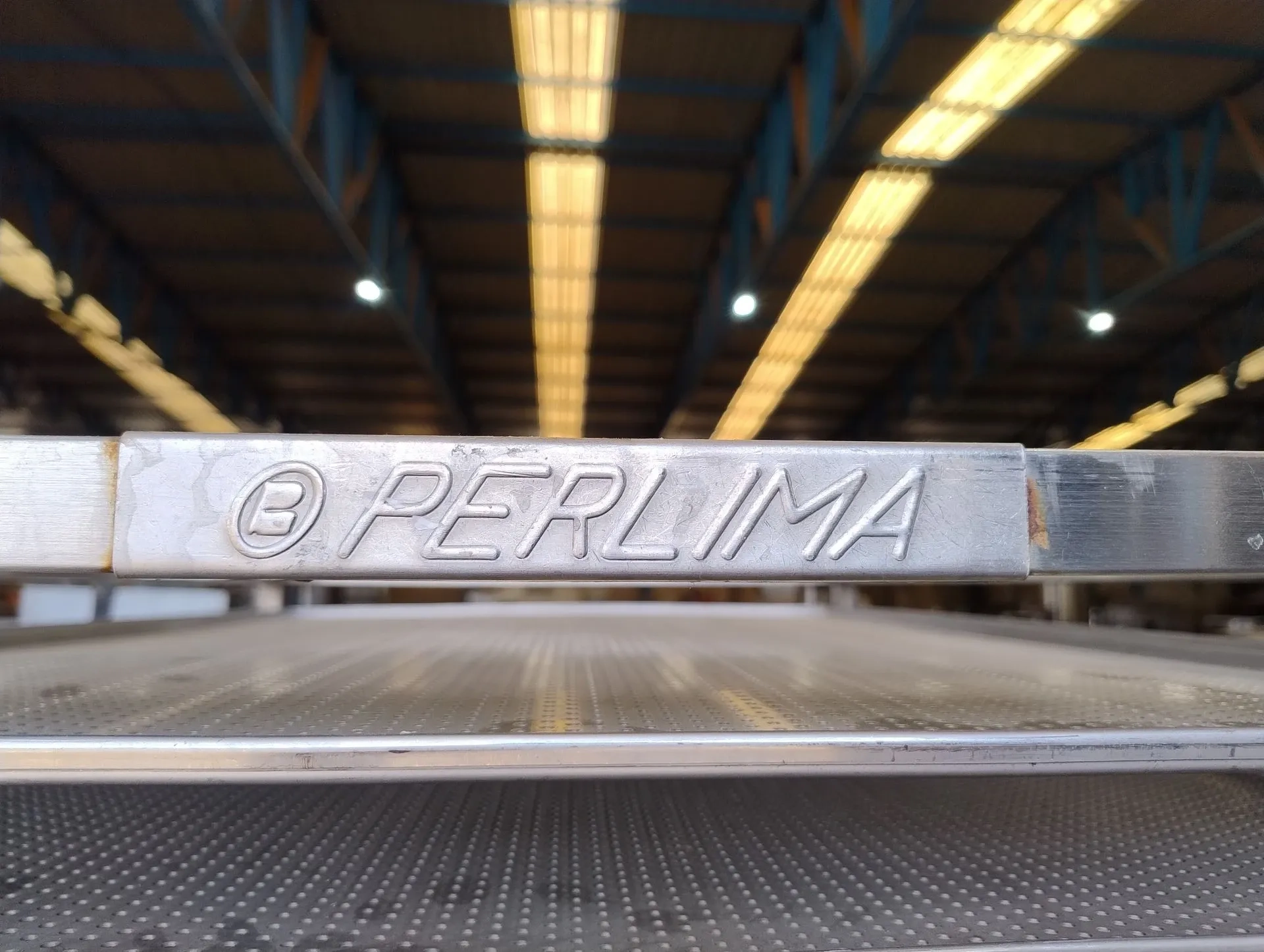 carrinho-aberto-para-transporte-resfriamento-e-descanso-de-alimentos-em-aco-inox-com-rodizios