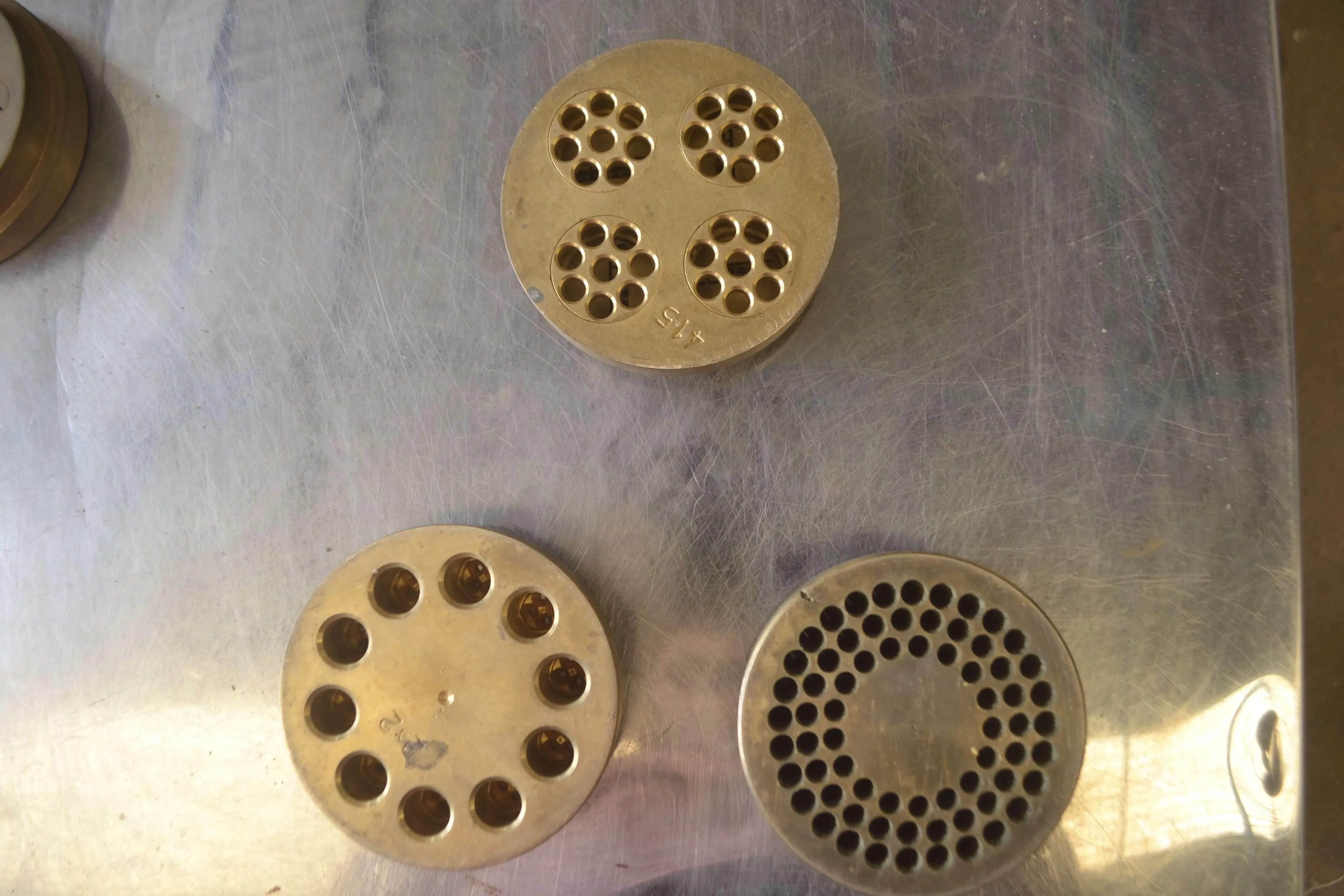 masseira-esfolhadeira-e-extrusora-capacidade-25-kg-hora-marca-pama-roma