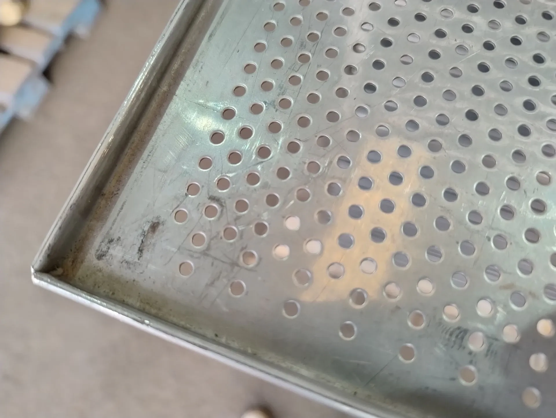 carrinho-aberto-para-transporte-resfriamento-e-descanso-de-alimentos-em-aco-inox-com-rodizios